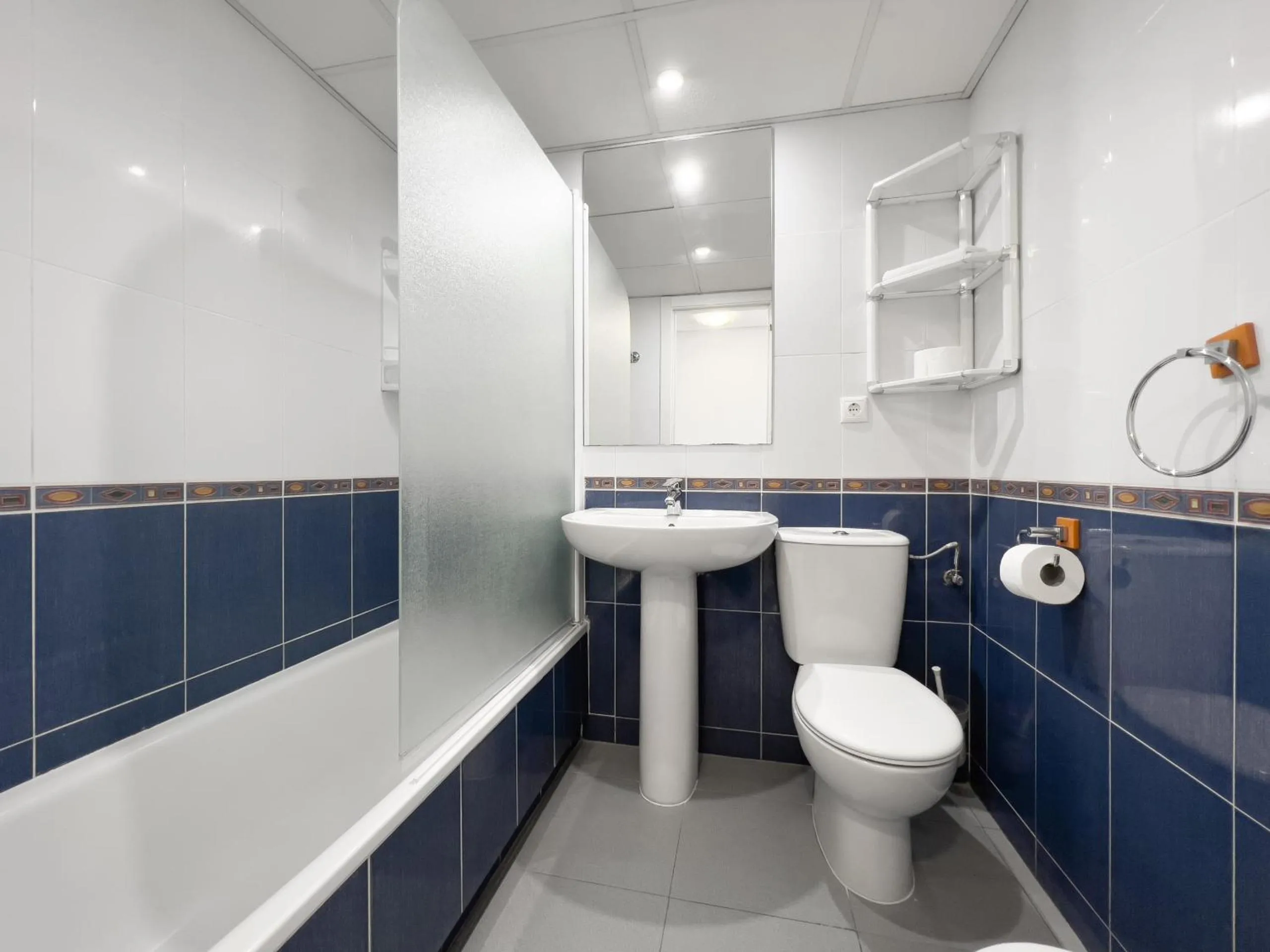 Bathroom in Apartamentos Hipocampos Calpe Rent Apart