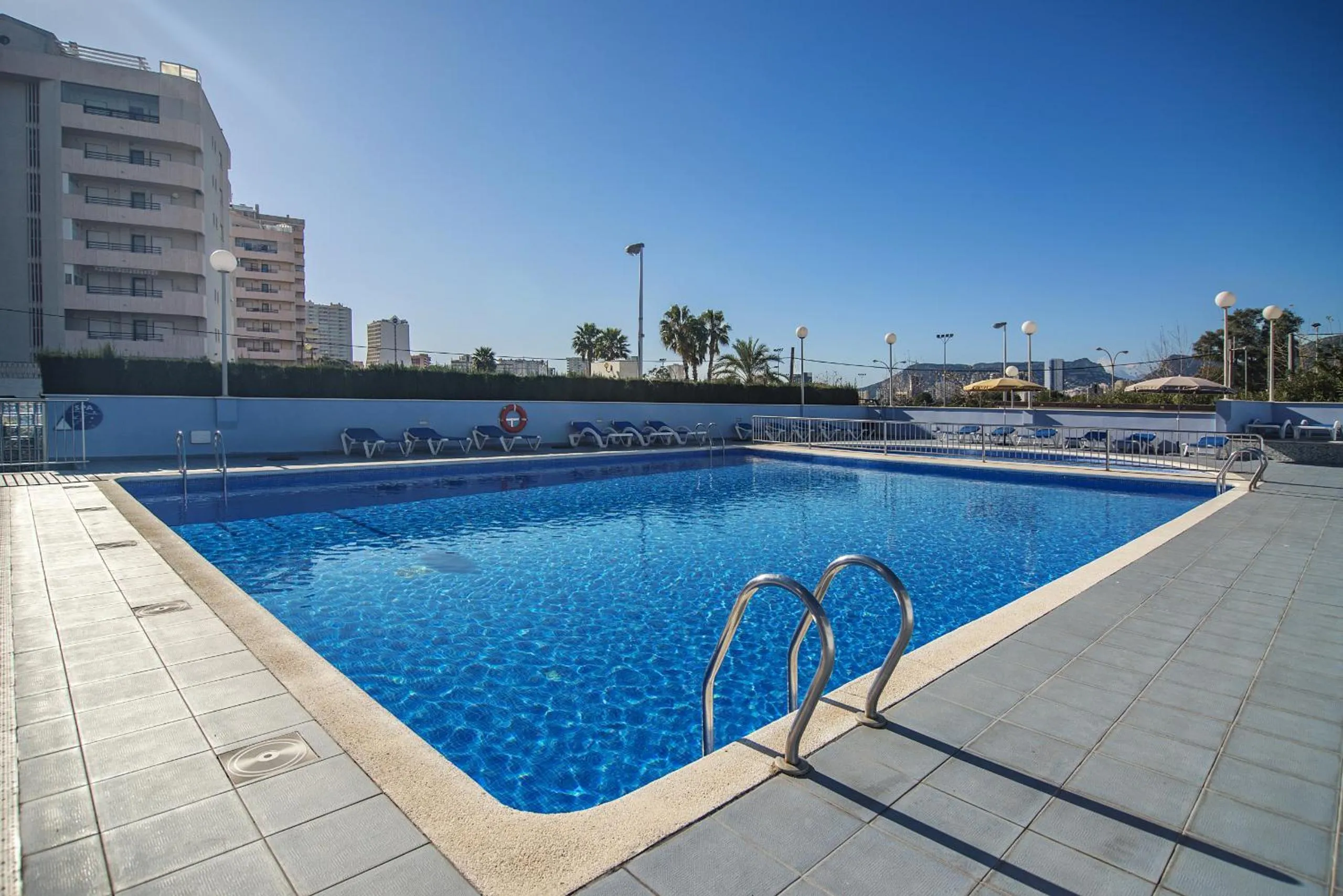 Swimming pool in Apartamentos Hipocampos Calpe Rent Apart