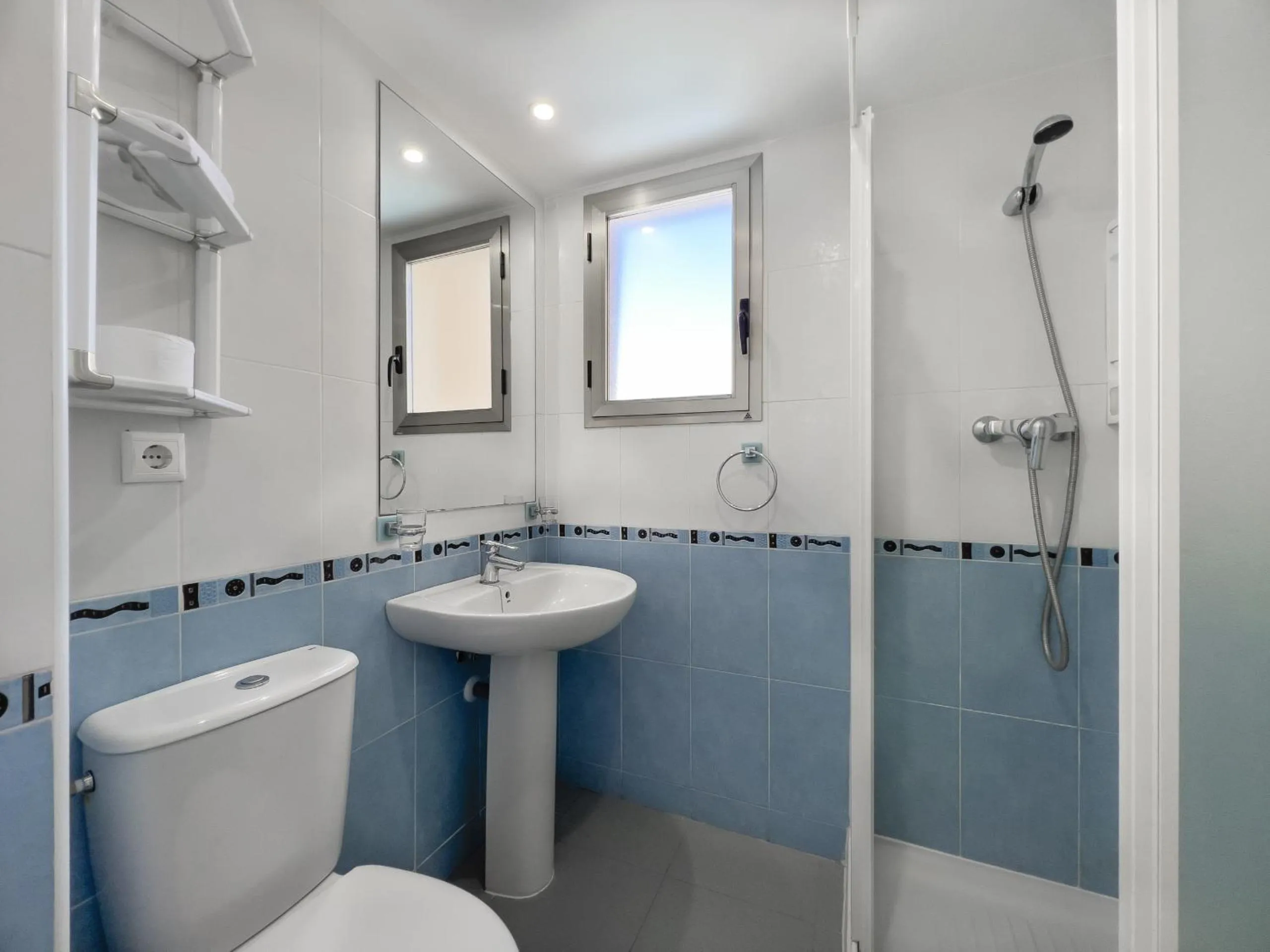 Bathroom in Apartamentos Hipocampos Calpe Rent Apart