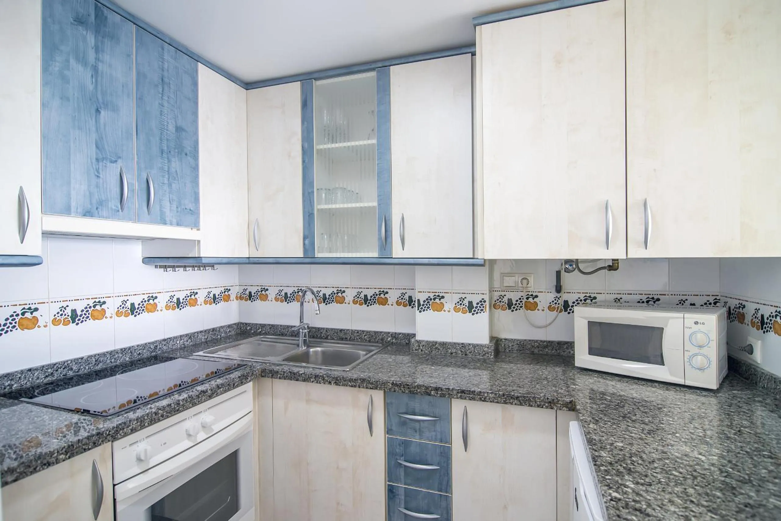 Kitchen or kitchenette in Apartamentos Hipocampos Calpe Rent Apart