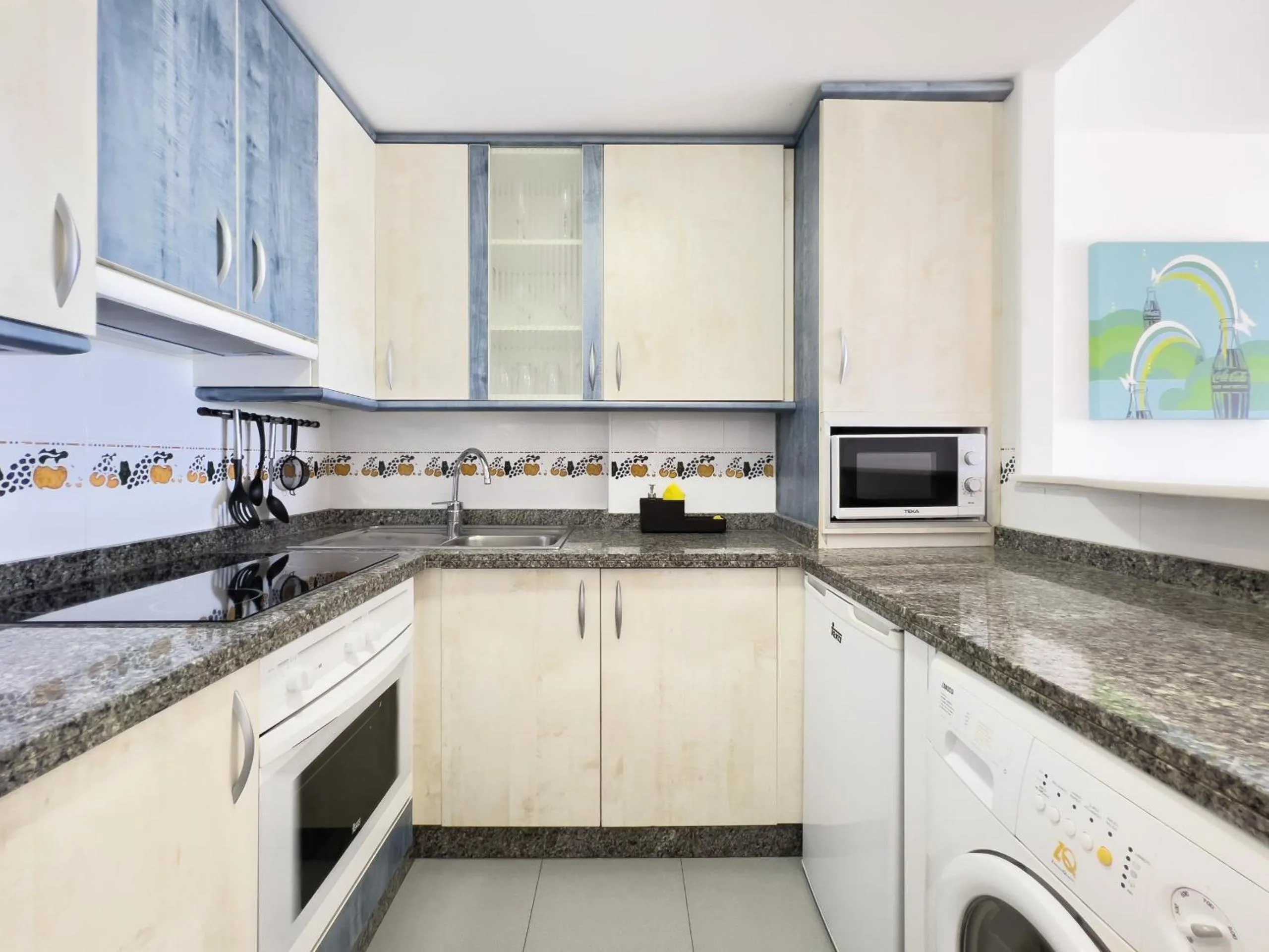 Kitchen or kitchenette in Apartamentos Hipocampos Calpe Rent Apart
