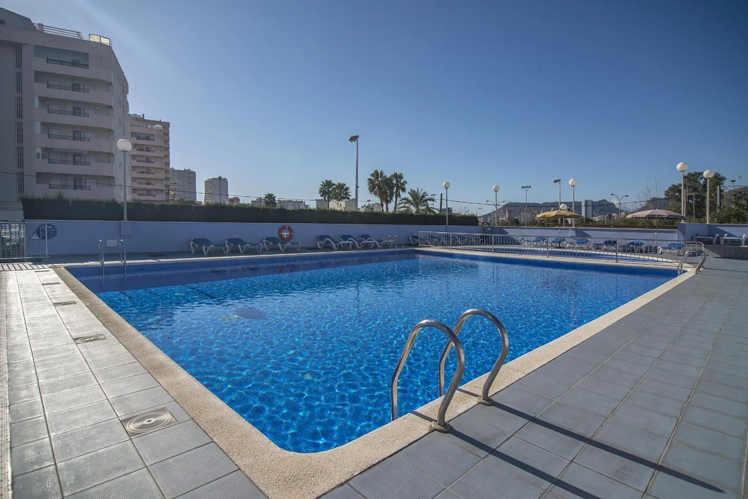 Swimming pool in Apartamentos Hipocampos Calpe Rent Apart