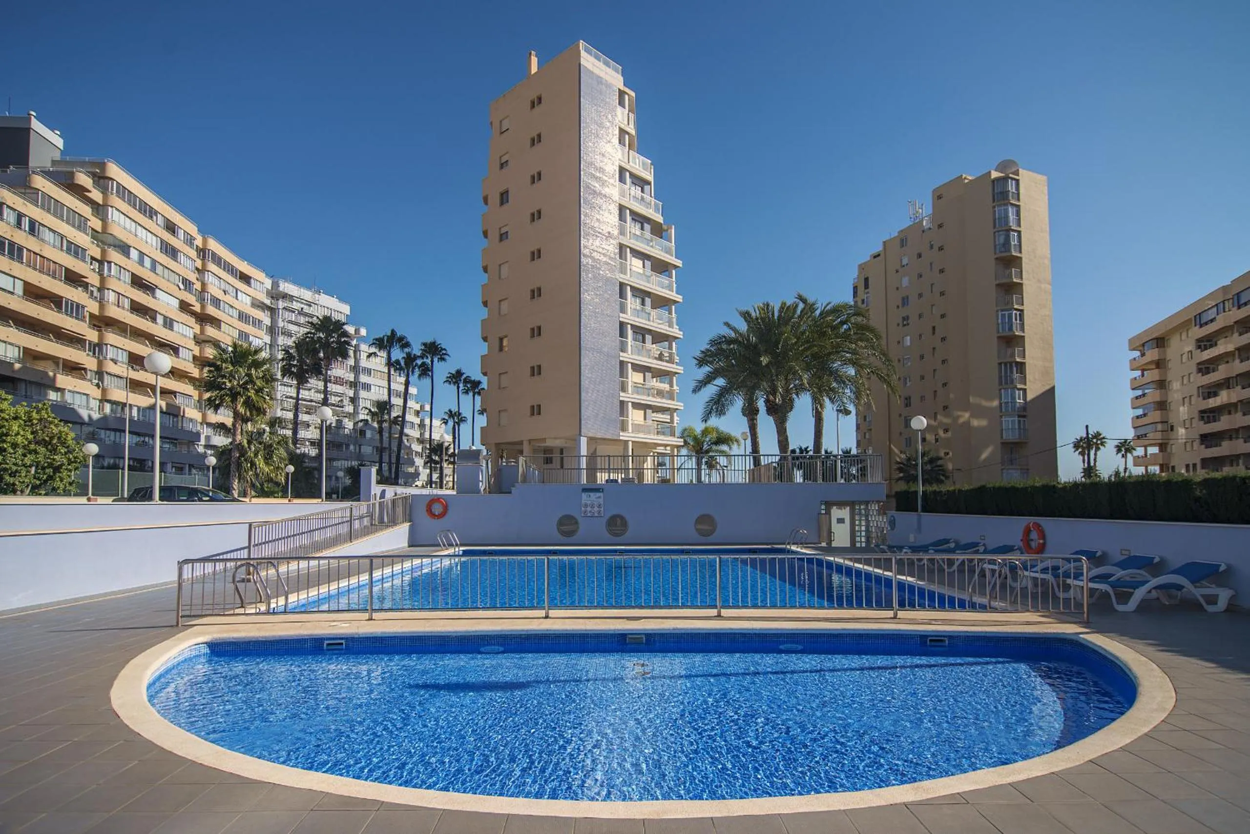 Swimming pool in Apartamentos Hipocampos Calpe Rent Apart