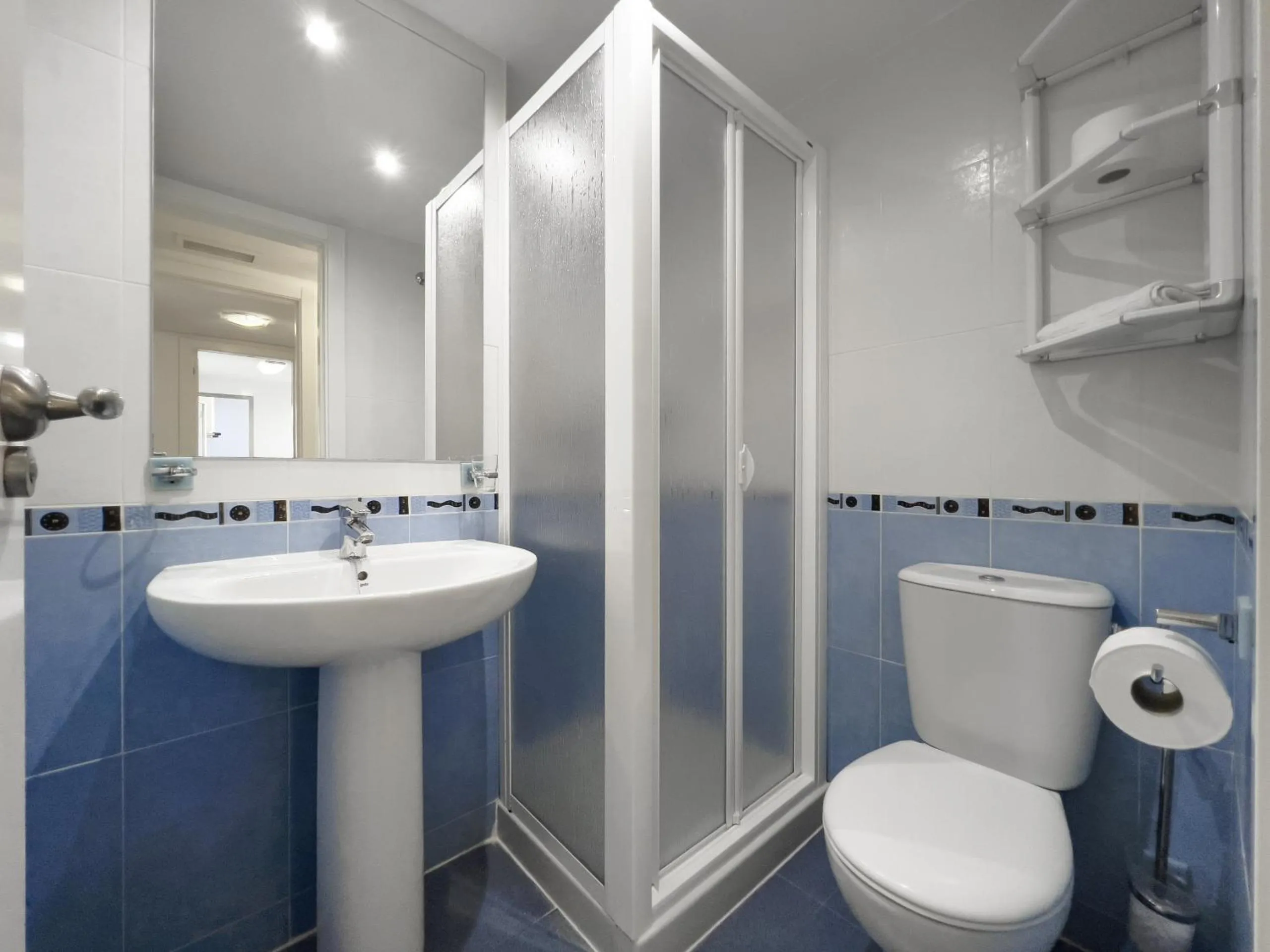 Bathroom in Apartamentos Hipocampos Calpe Rent Apart