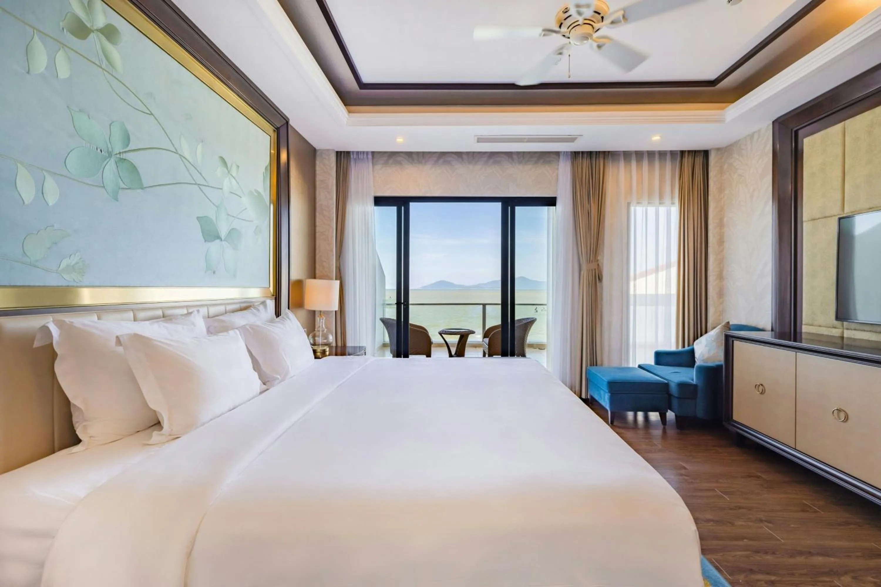 Photo of the whole room, Bed in Vinpearl Resort & Spa Hoi An