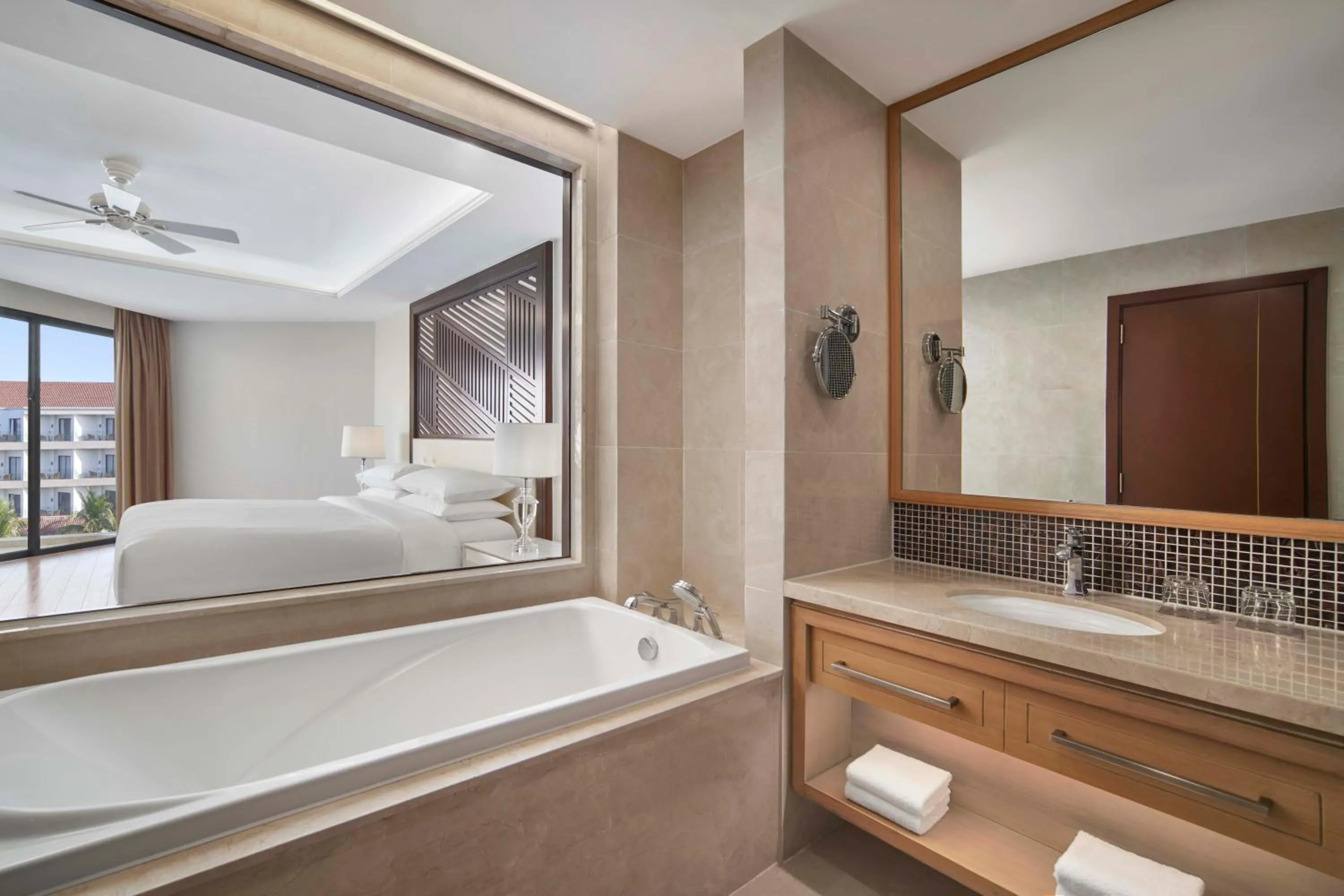 Bathroom, Bed in Vinpearl Resort & Spa Hoi An