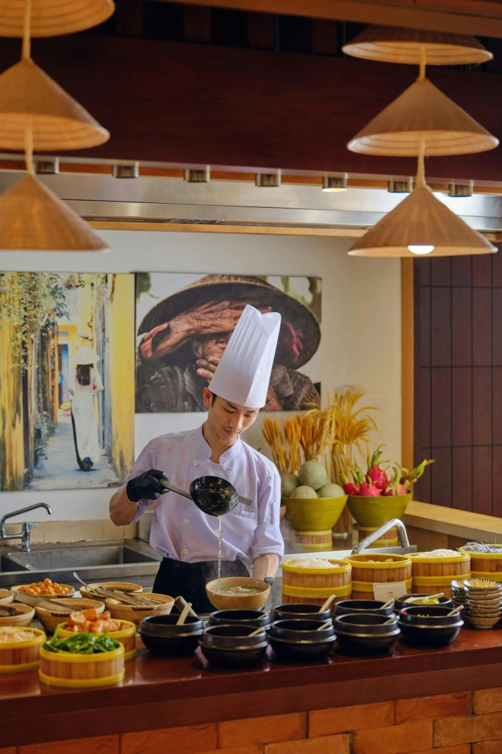 Restaurant/places to eat in Renaissance Danang Hoi An Resort & Spa