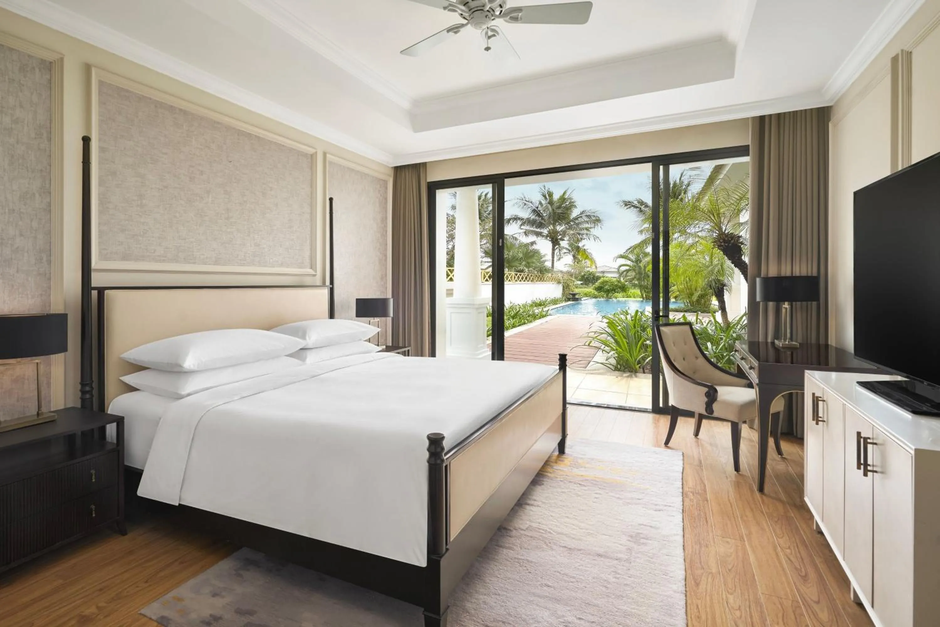 Swimming pool, Bed in Danang Marriott Resort & Spa, Non Nuoc Beach Villas