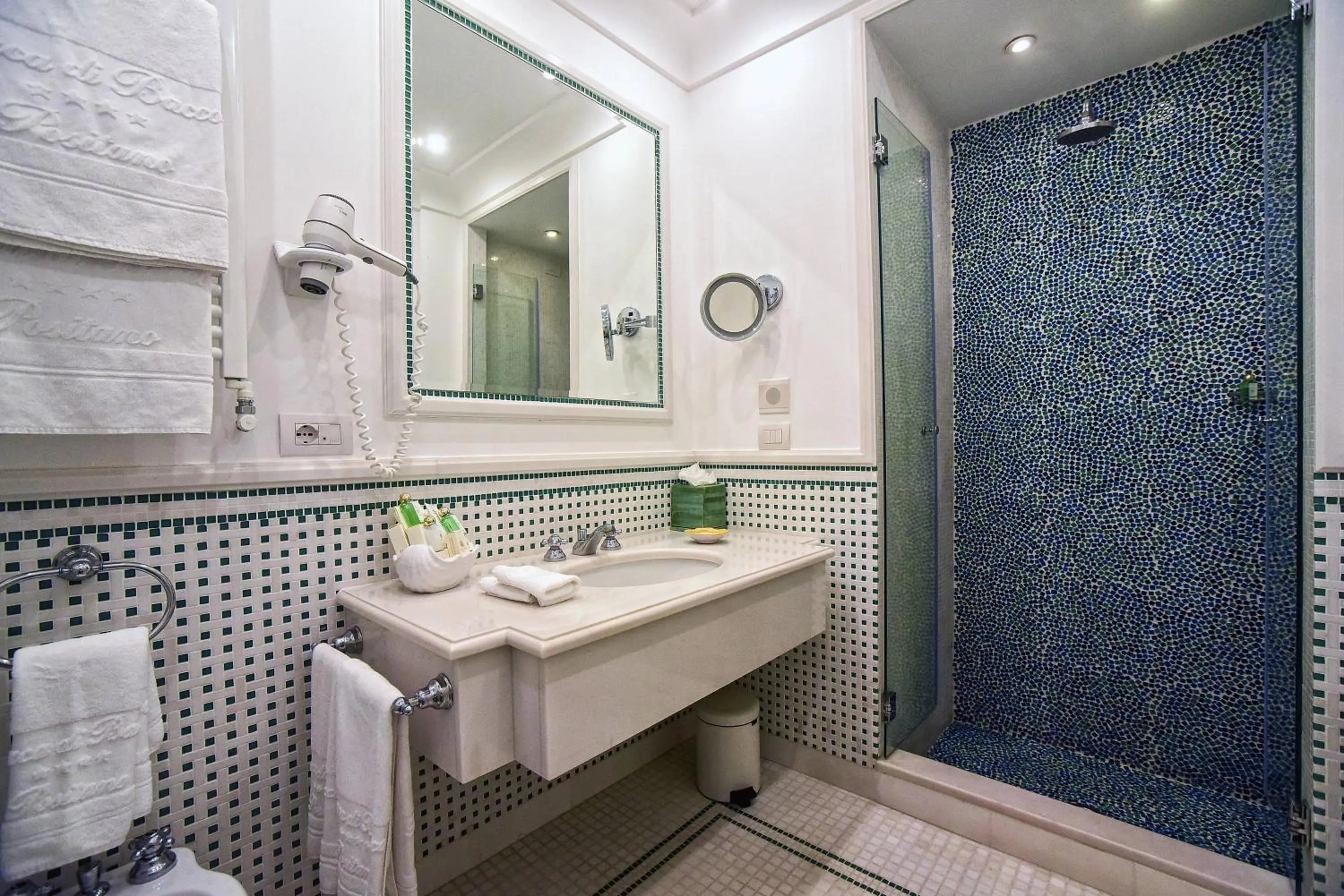 Shower in Buca Di Bacco