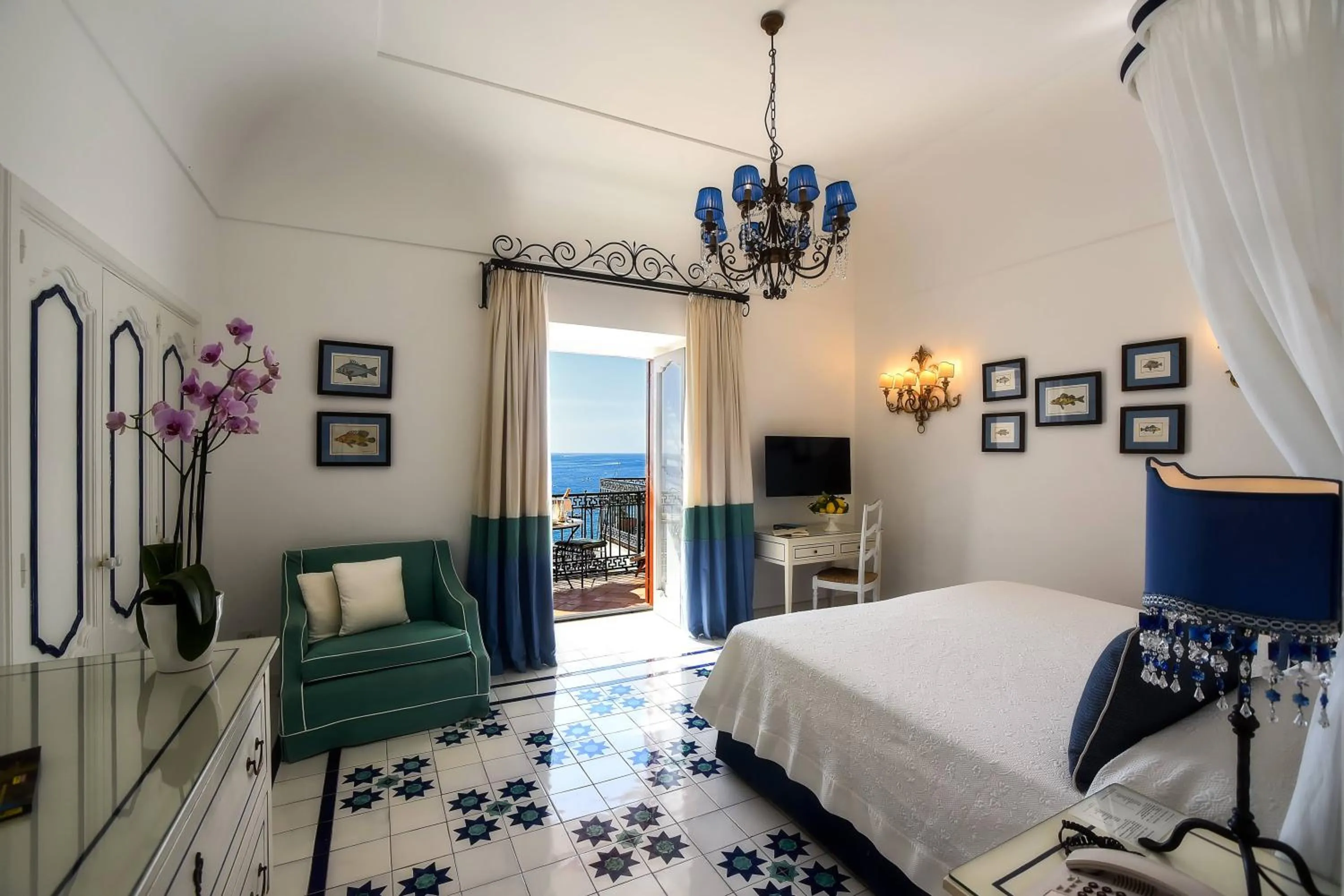 Photo of the whole room, Bed in Buca Di Bacco