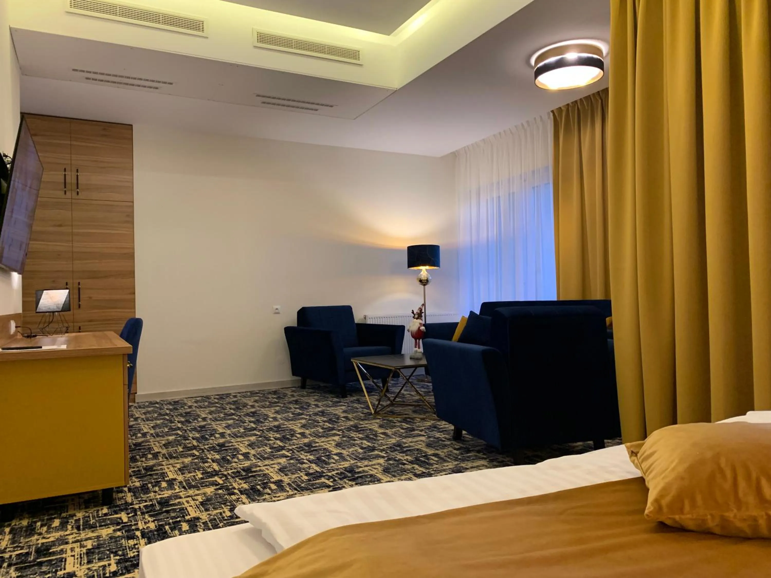 TV and multimedia, Bed in Piramida