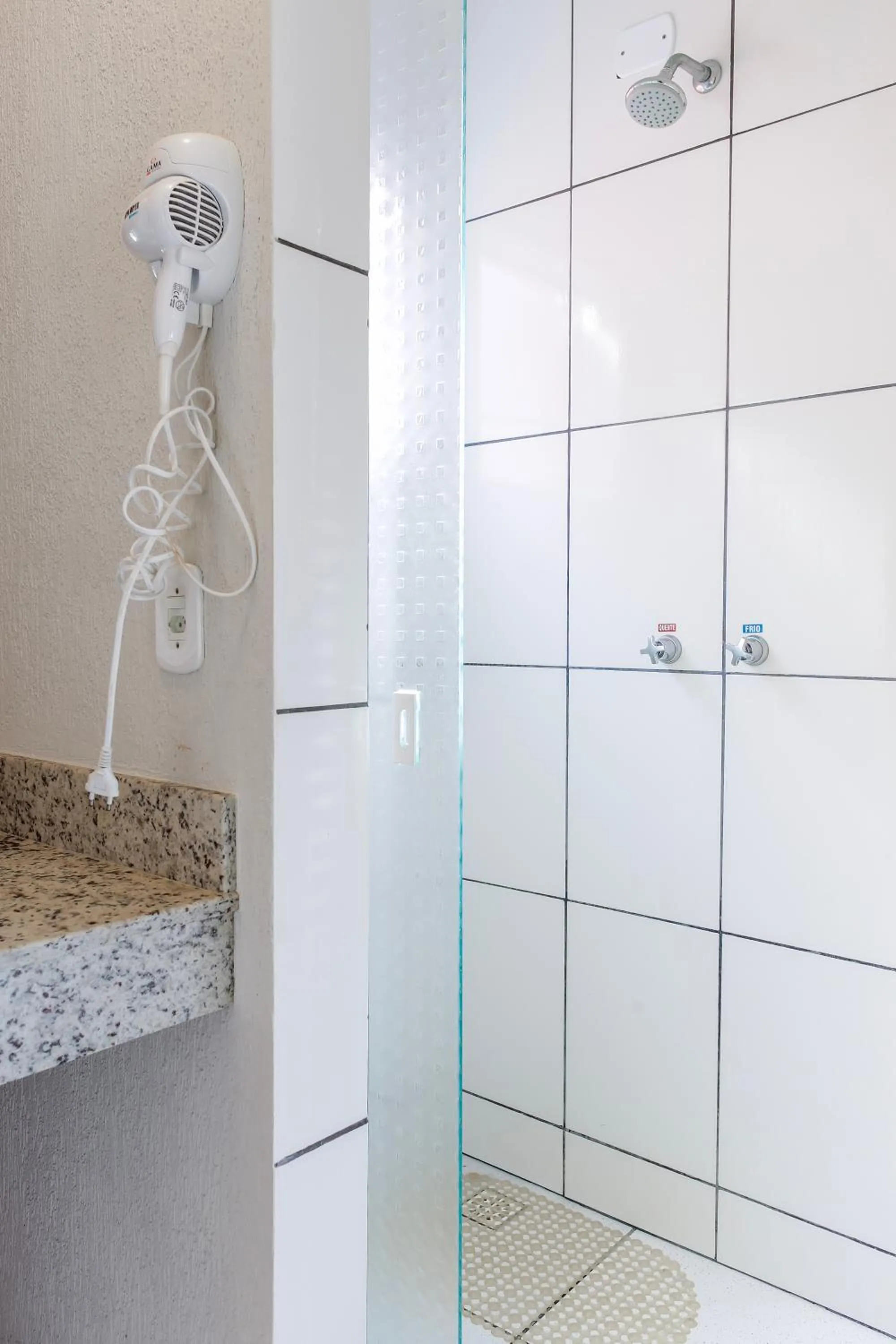 Shower in Pousada Plancton