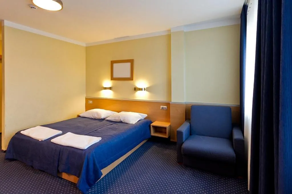 Double Room in Dom Sportowca Błonie - MOSiR