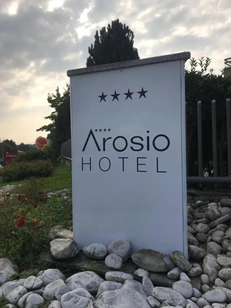 Facade/entrance in Arosio Hotel