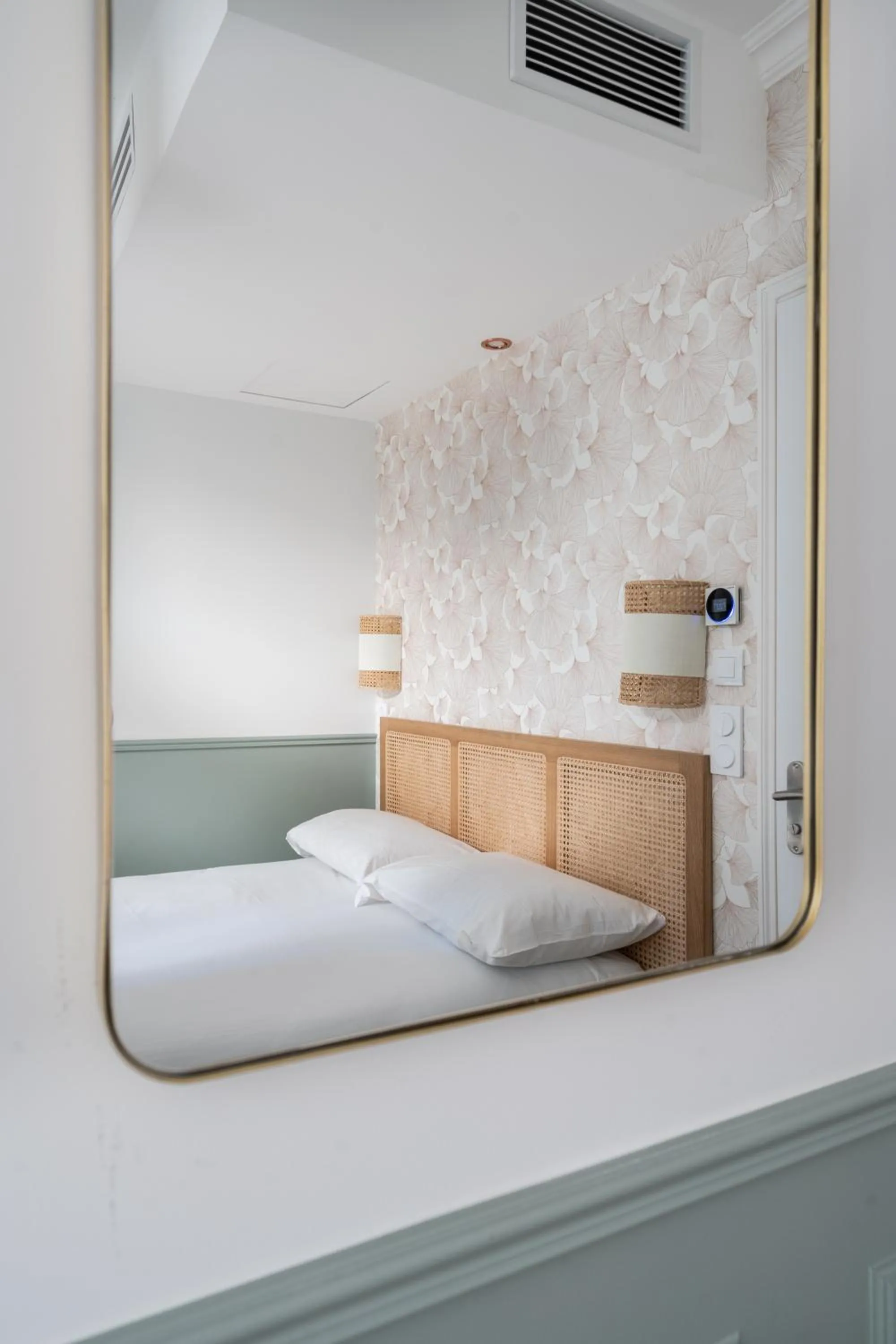 Bedroom, Bed in District Nation