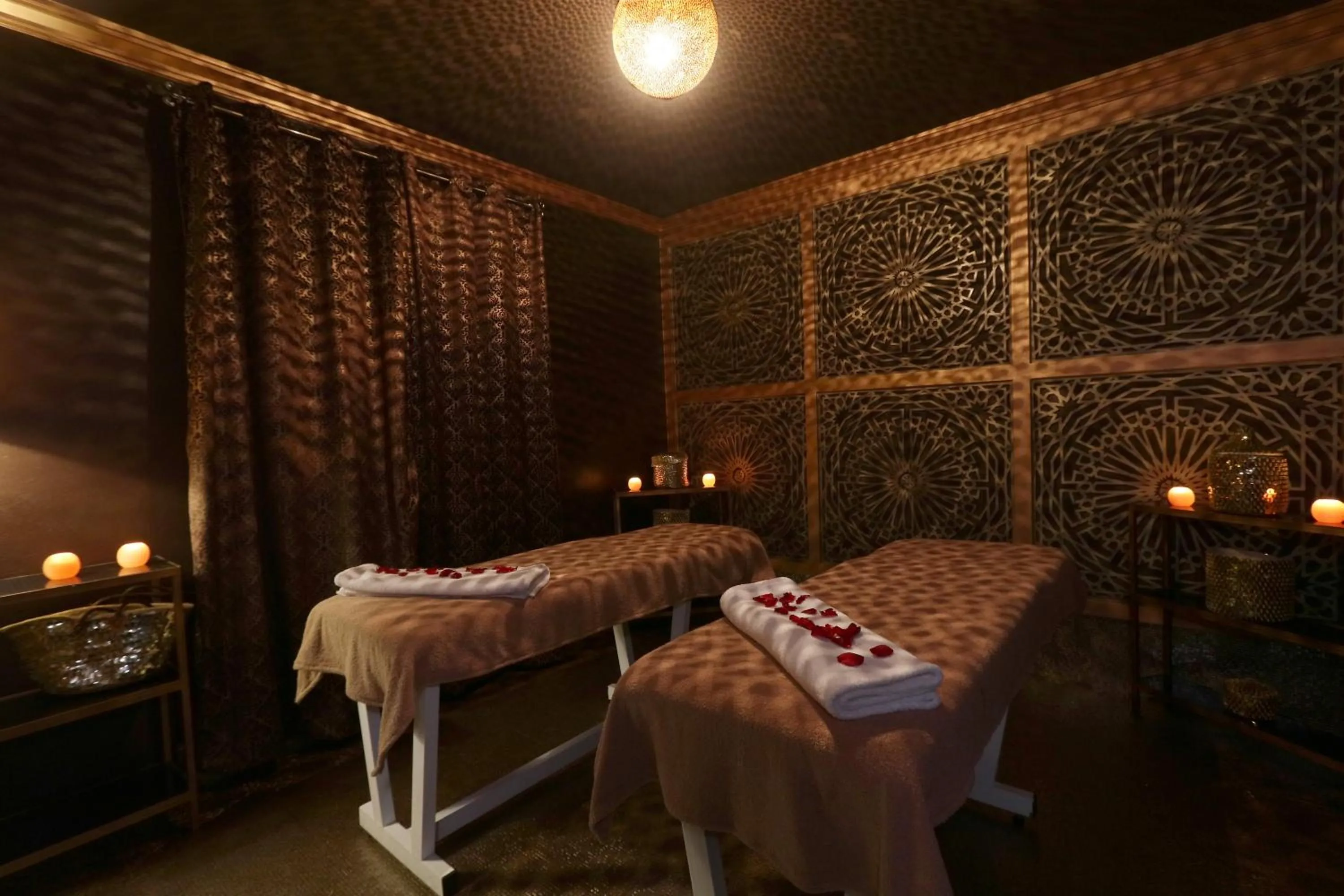 Massage in Riad Andallaspa