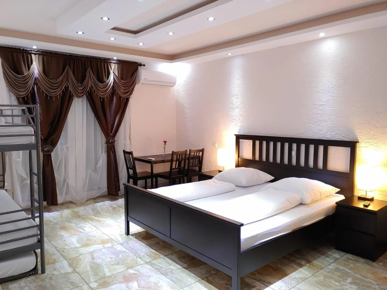 Bed in Hotel Babylon am Europa-Park