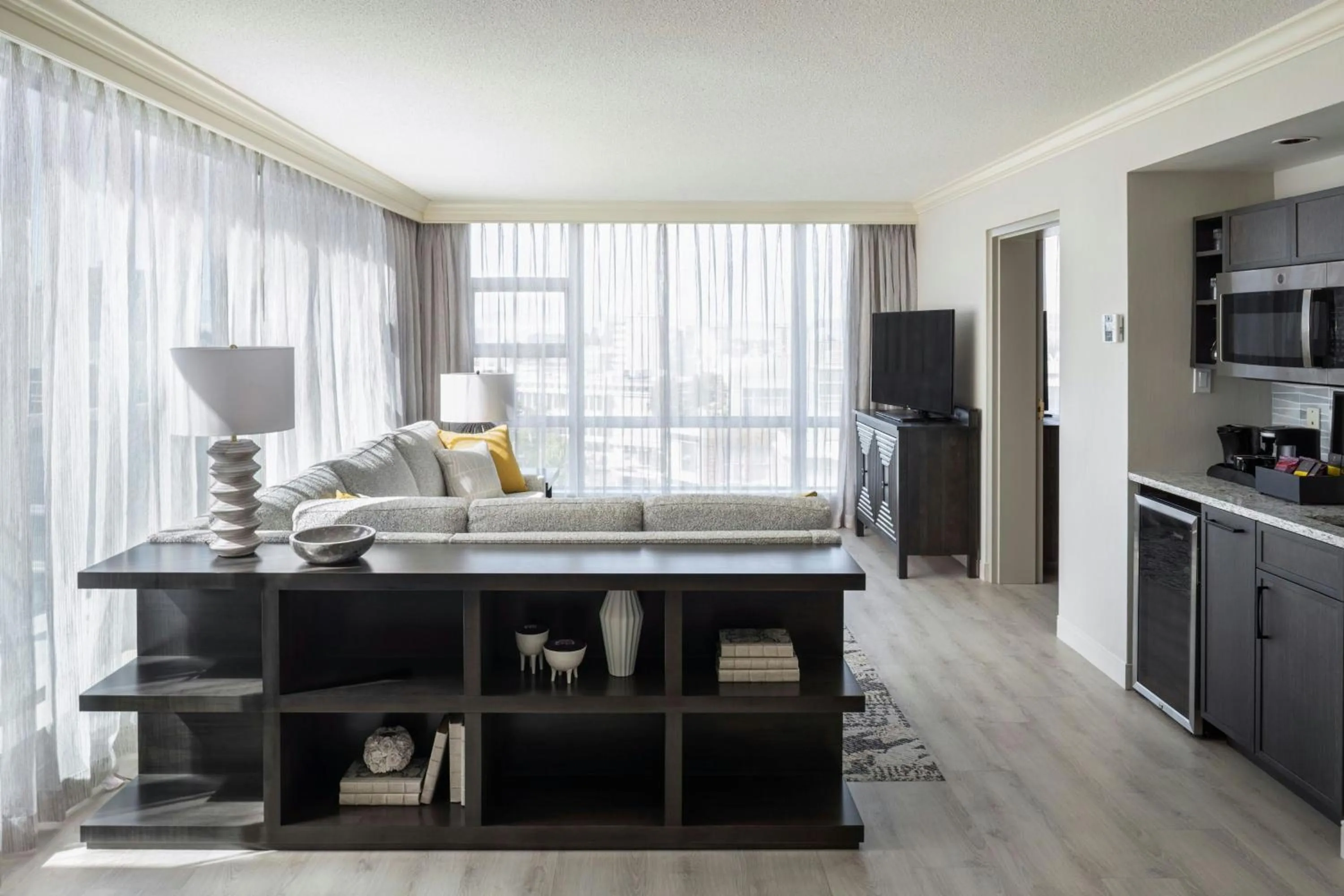 Living room in Victoria Marriott Inner Harbour