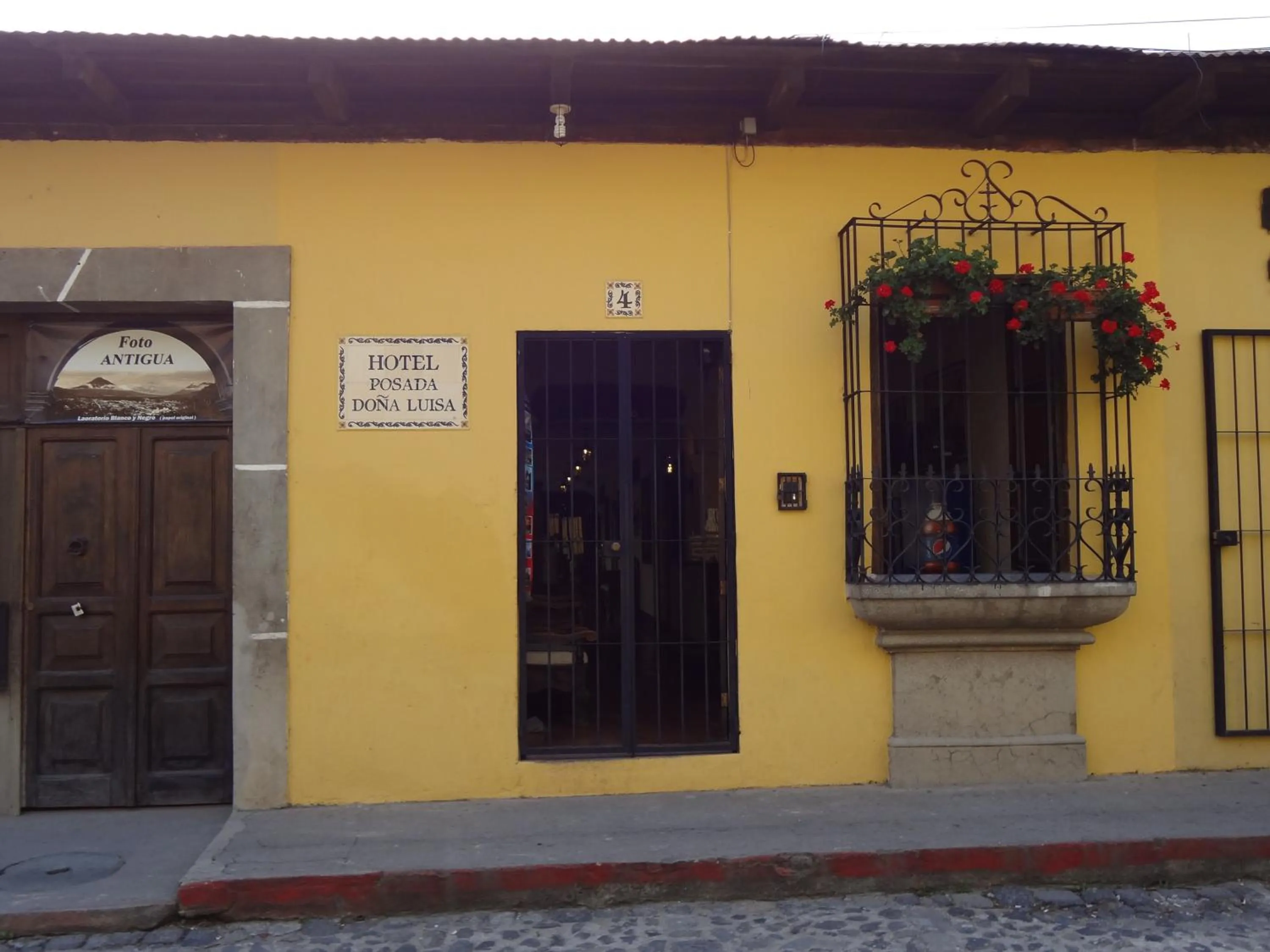 Facade/entrance in Posada Doña Luisa