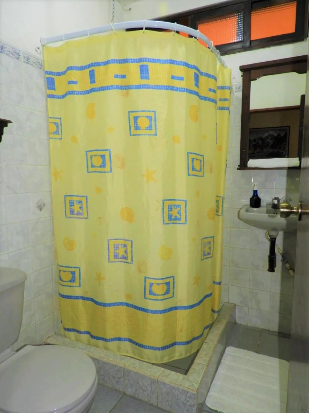 Shower in Posada Doña Luisa