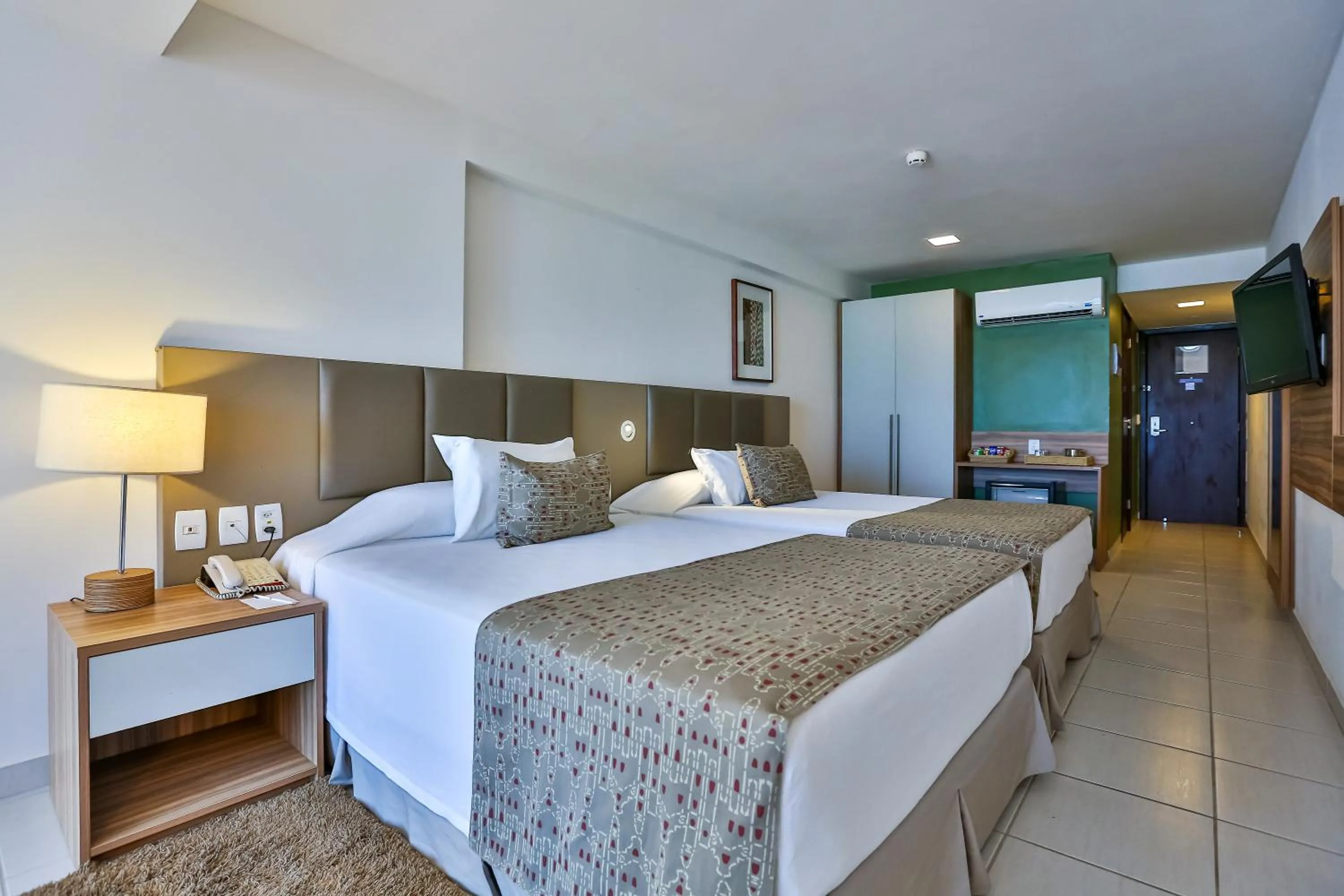 Photo of the whole room, Bed in Flat Beach Class Executive