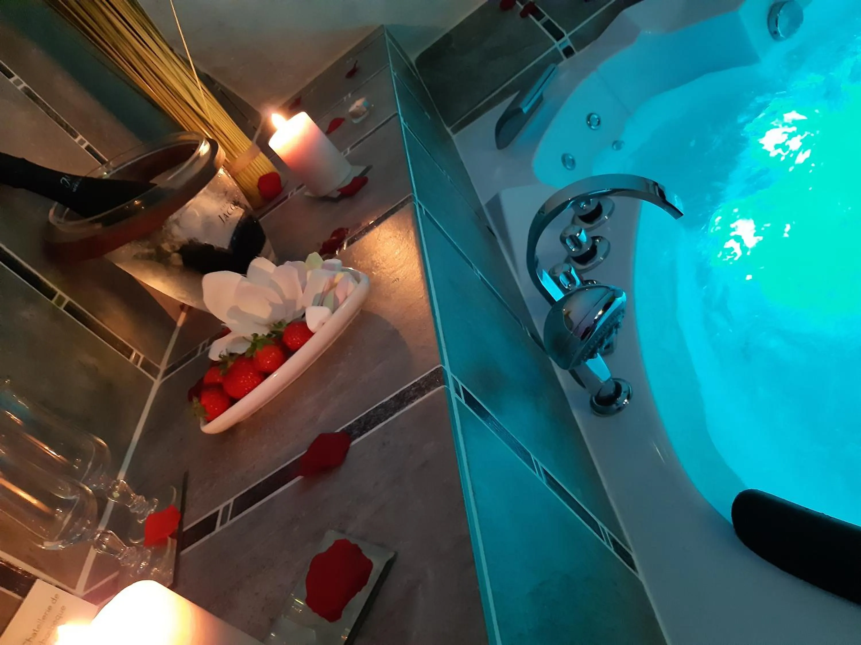 Hot Tub in Châtellerie De Schoebeque