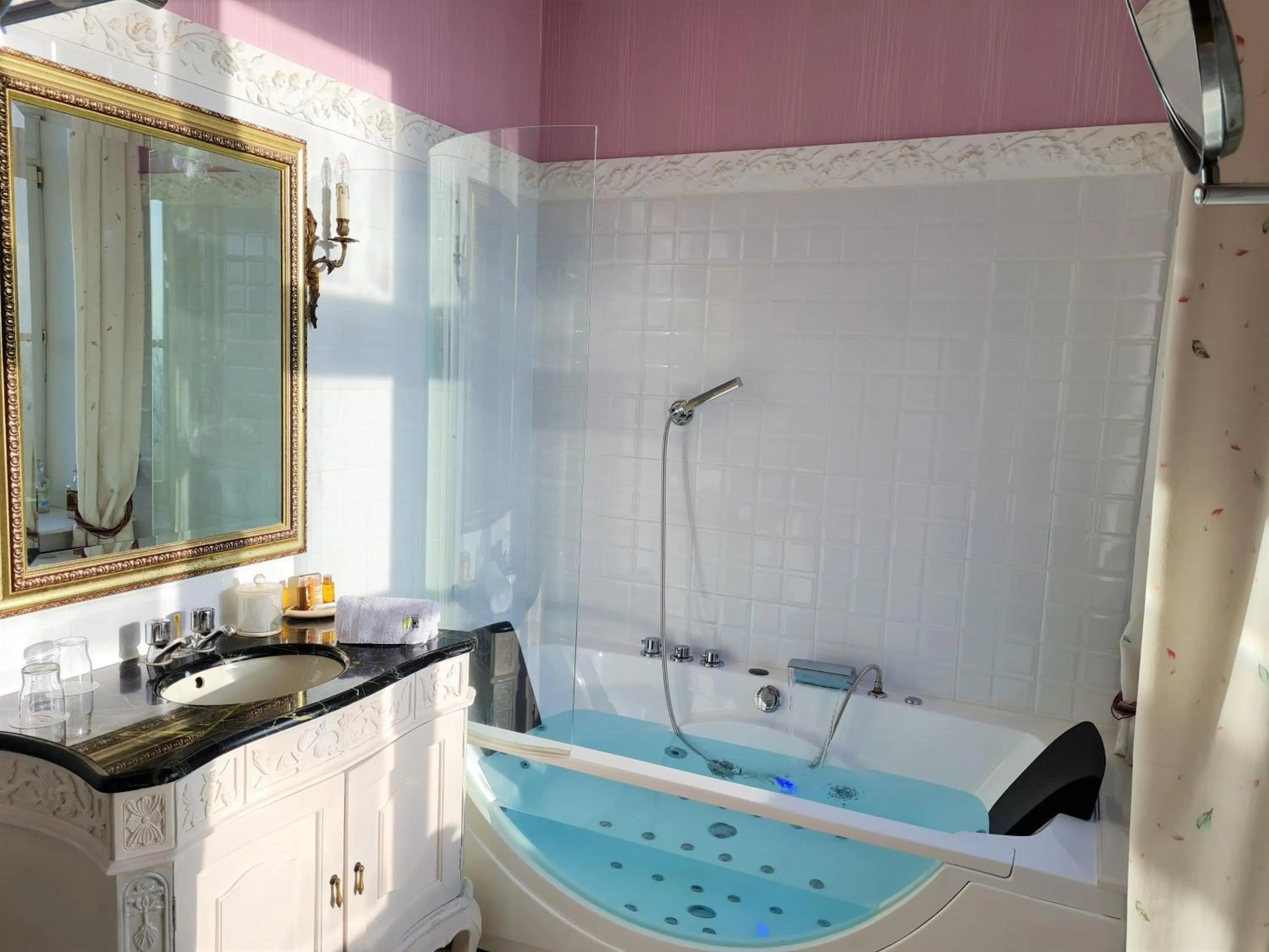 Hot Tub in Châtellerie De Schoebeque