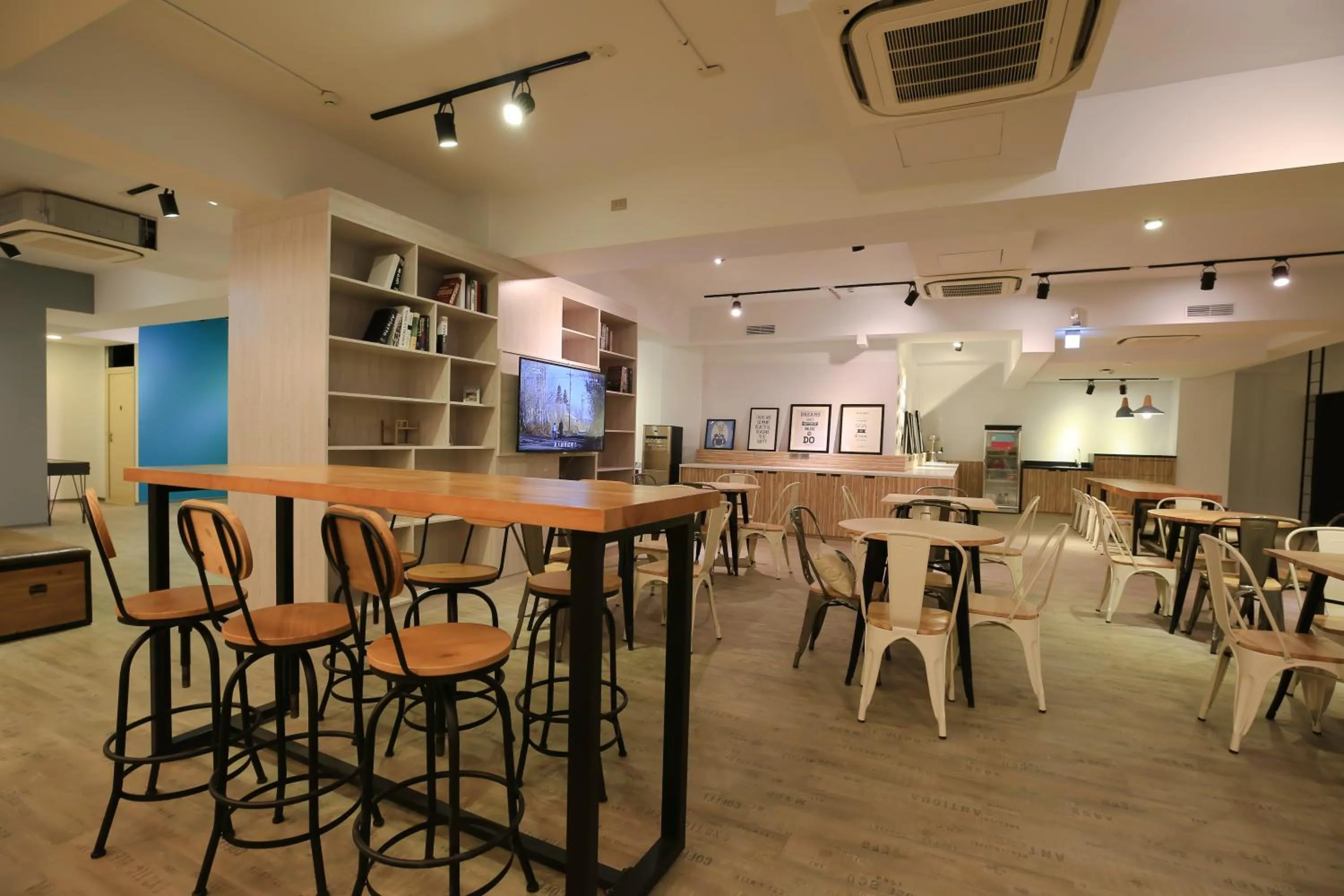 Lobby or reception in Flyinn Hostel