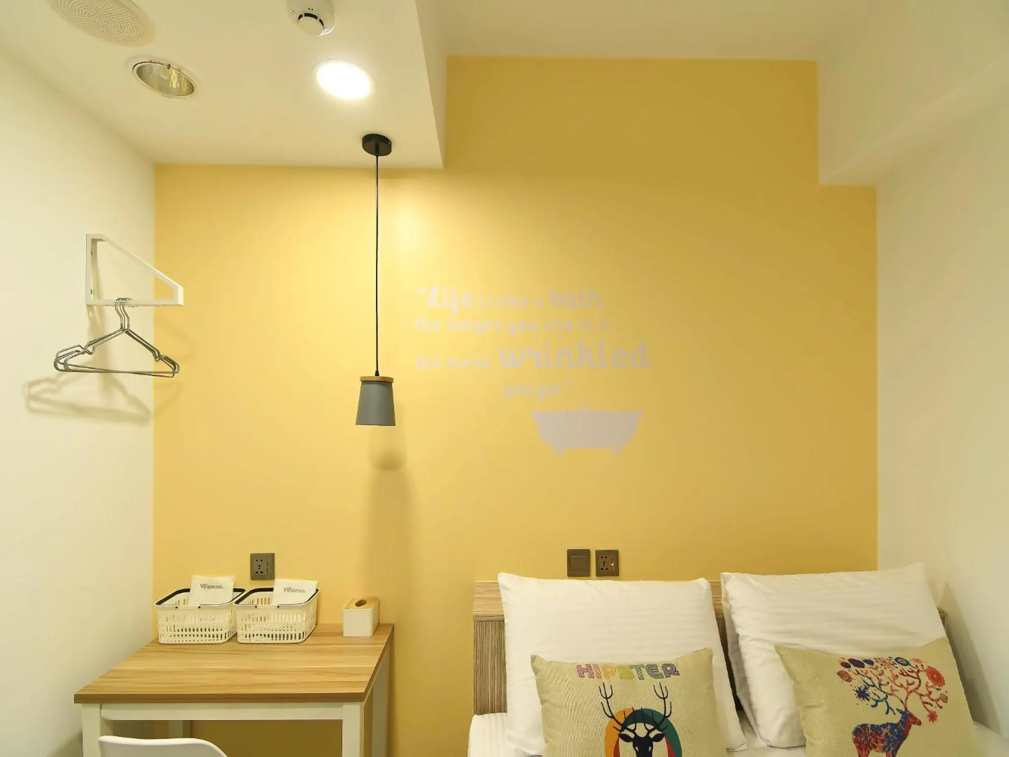 Photo of the whole room, Bed in Flyinn Hostel