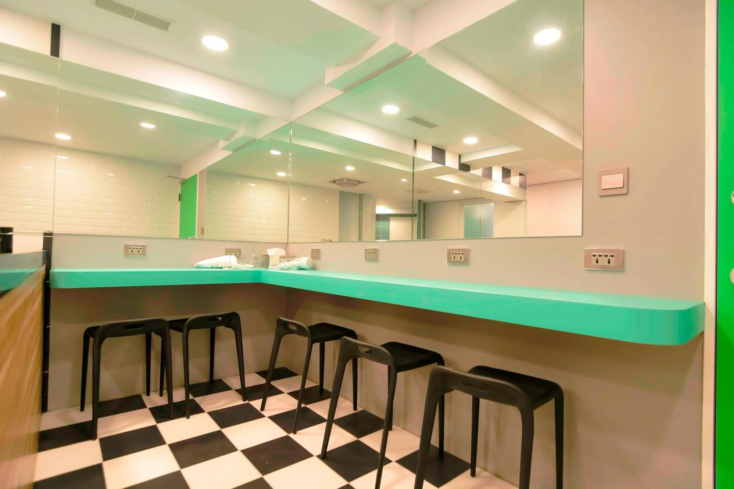 Bathroom in Flyinn Hostel