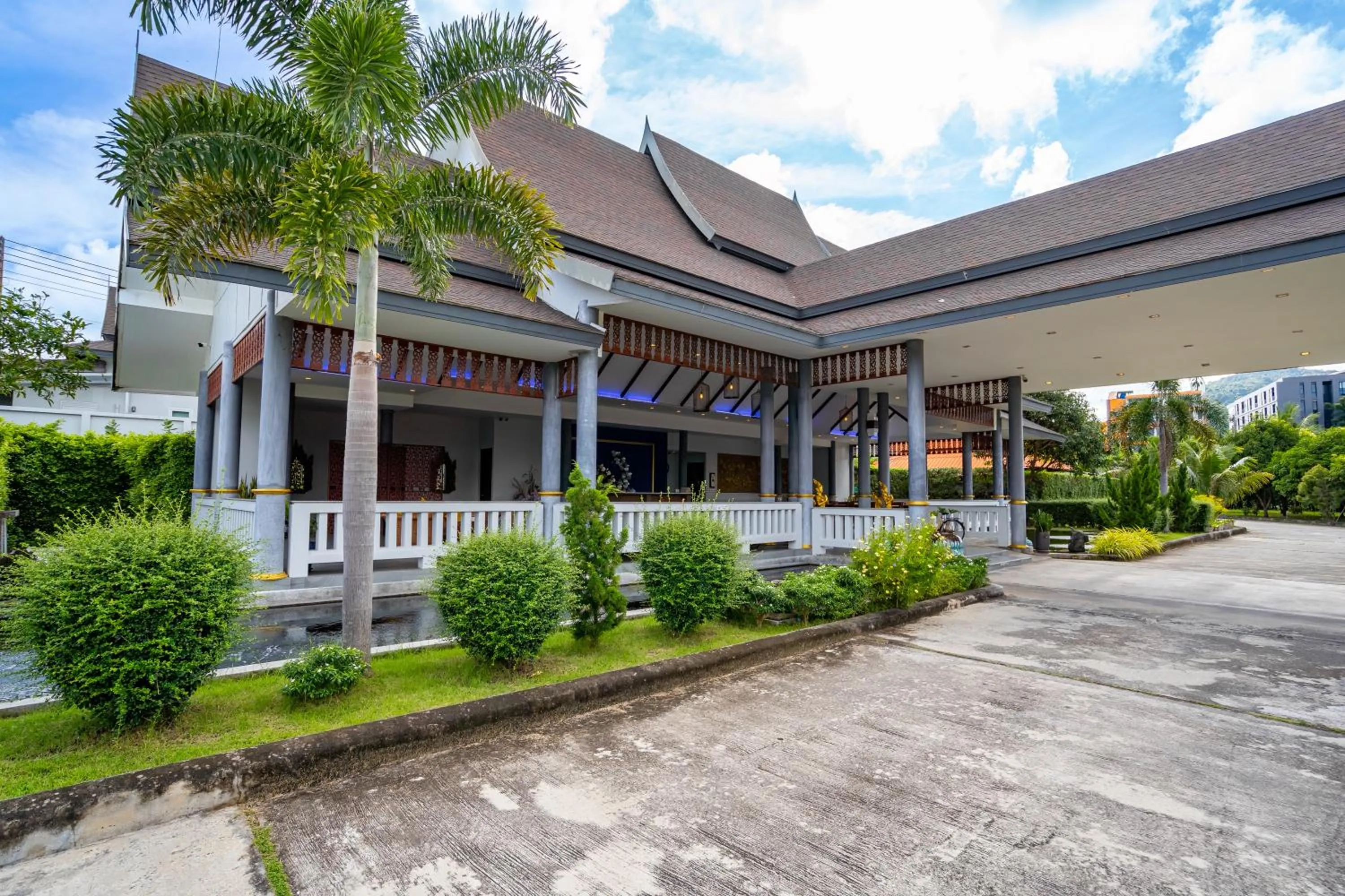 Property building in Phuket La Siesta