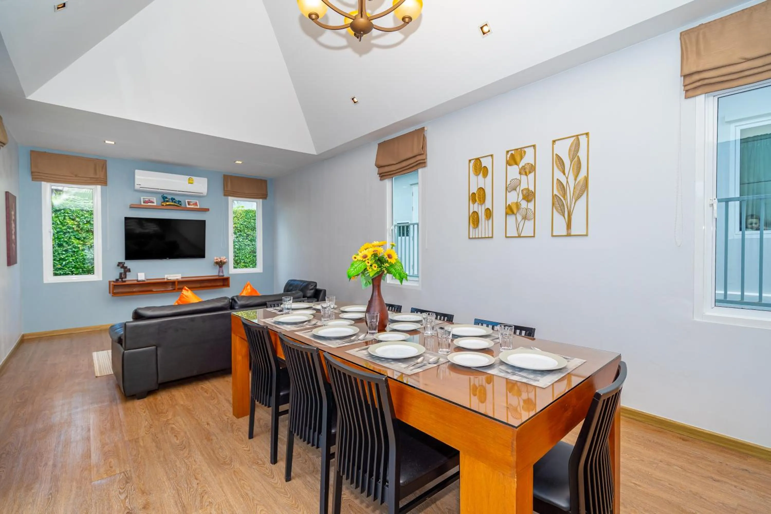 Communal lounge/ TV room in The Orchid Villa