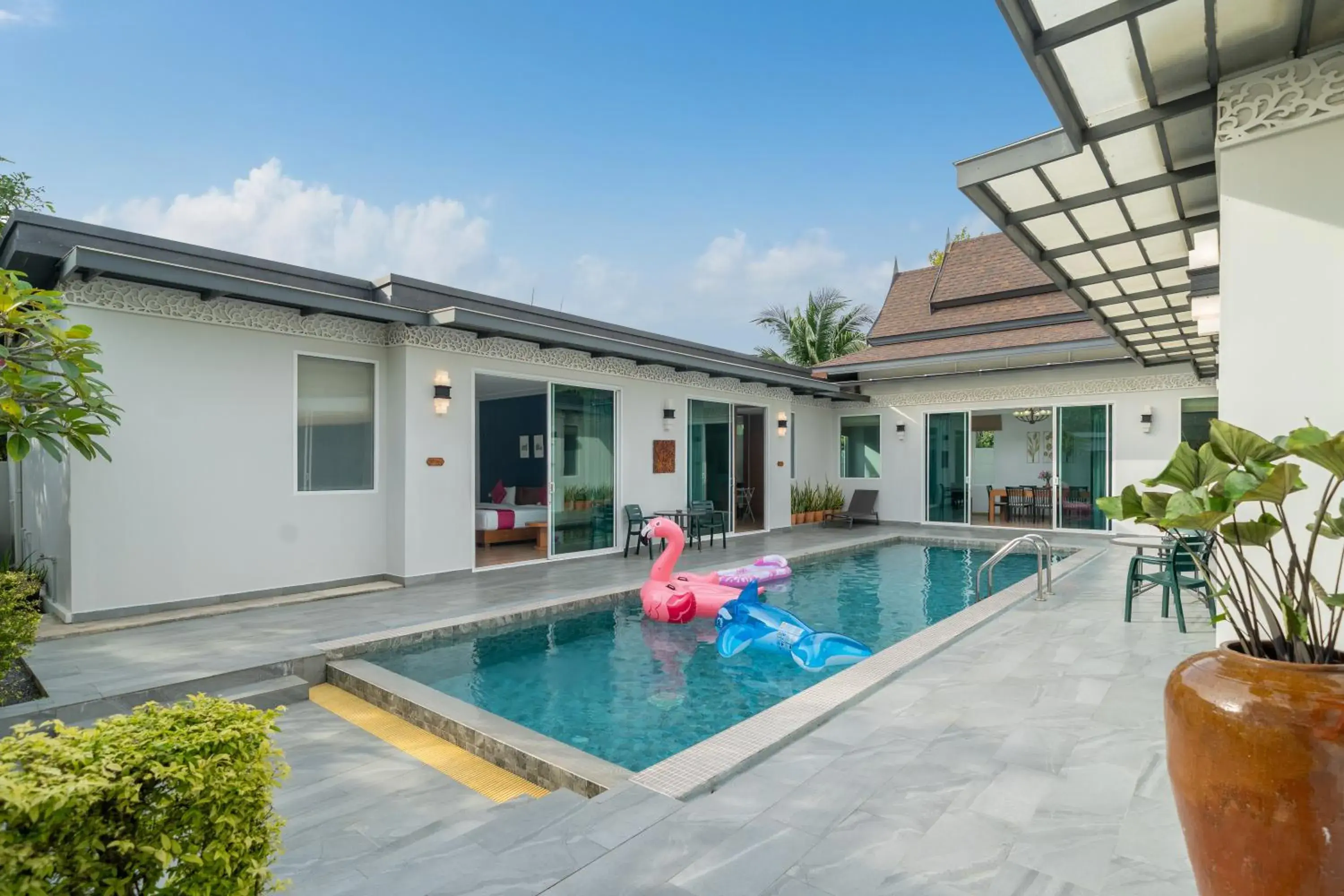Deluxe Twin Room with Pool Access in Phuket La Siesta Deluxe Twin Room with Pool Access in Phuket La Siesta