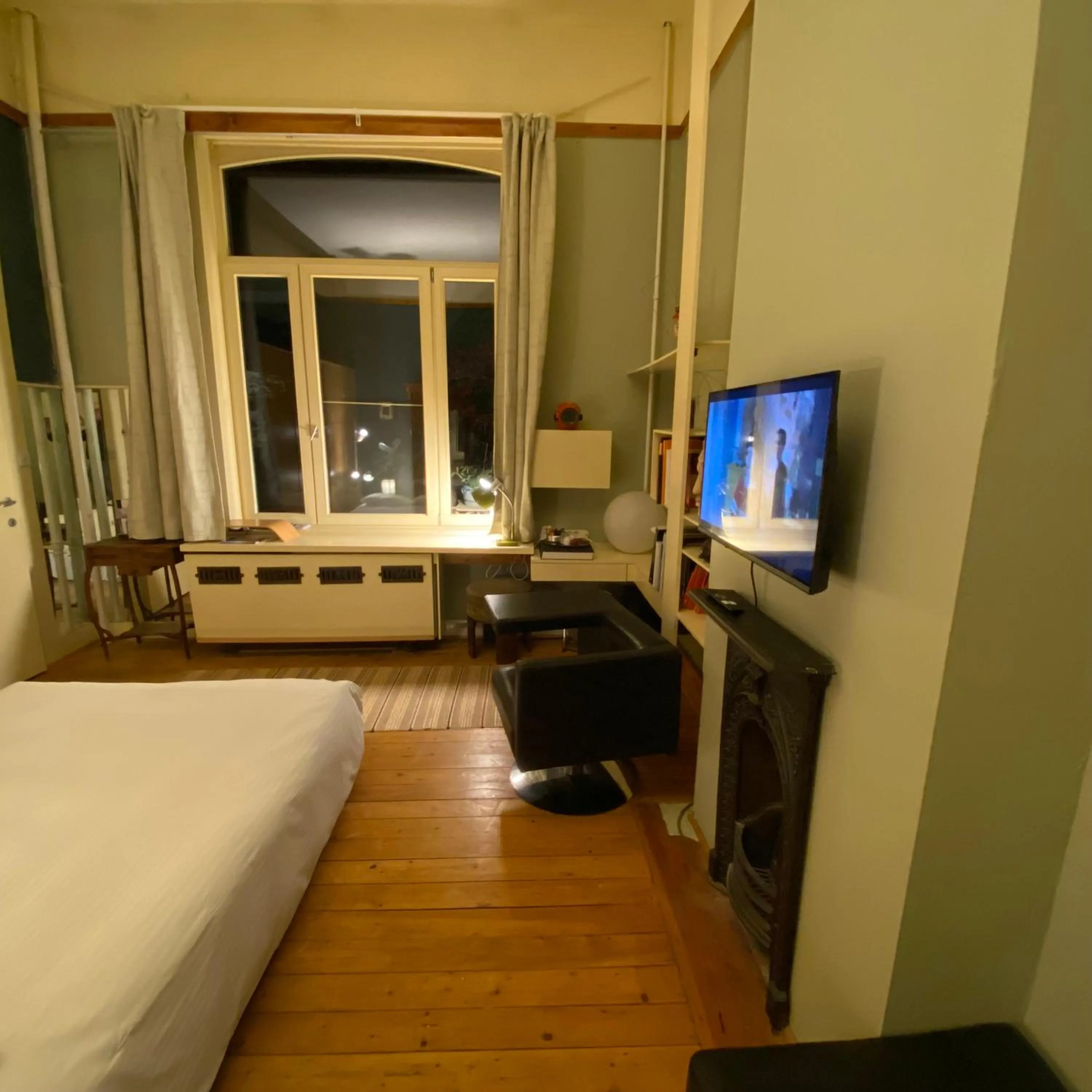 Bedroom, Bed in Lunatree