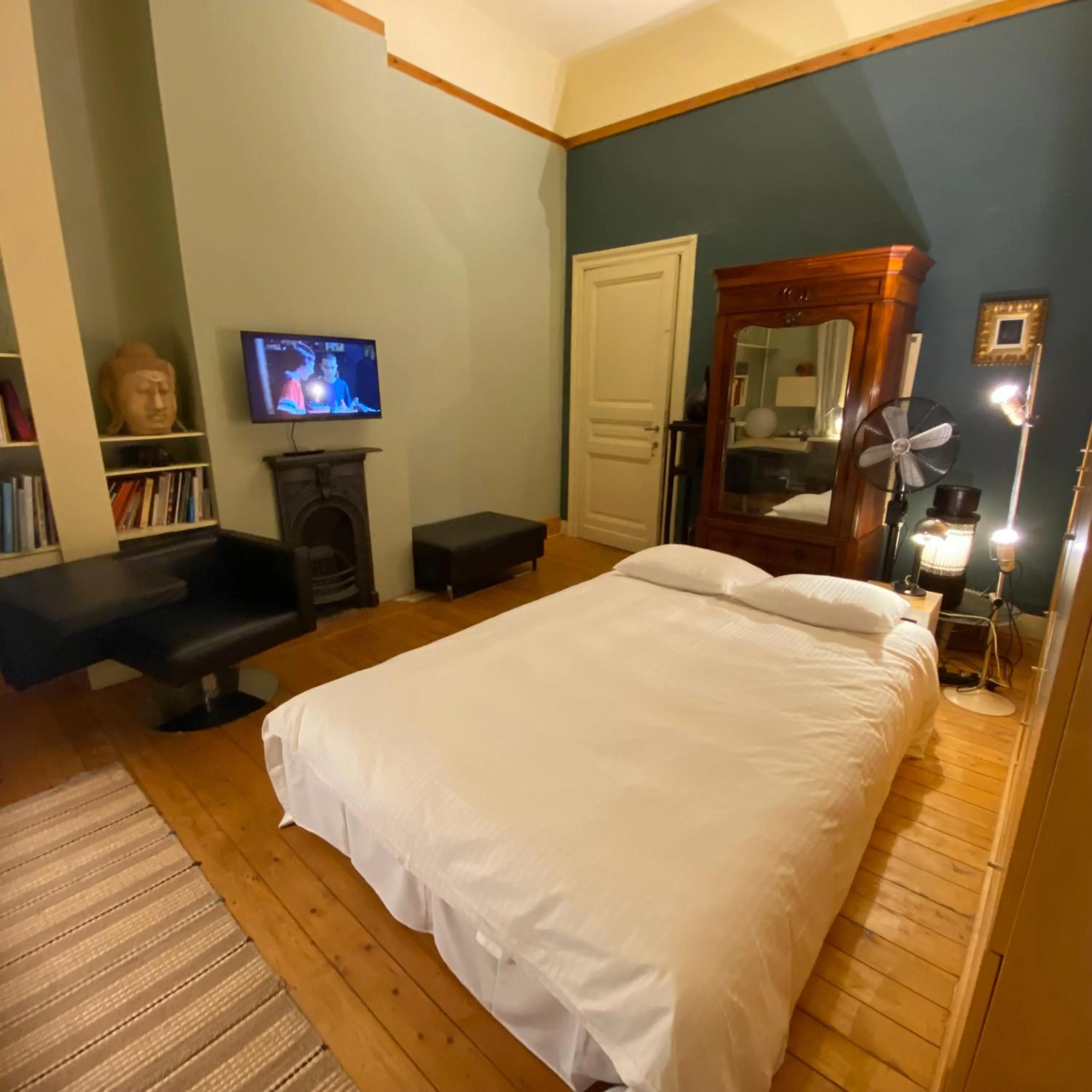 Bedroom, Bed in Lunatree