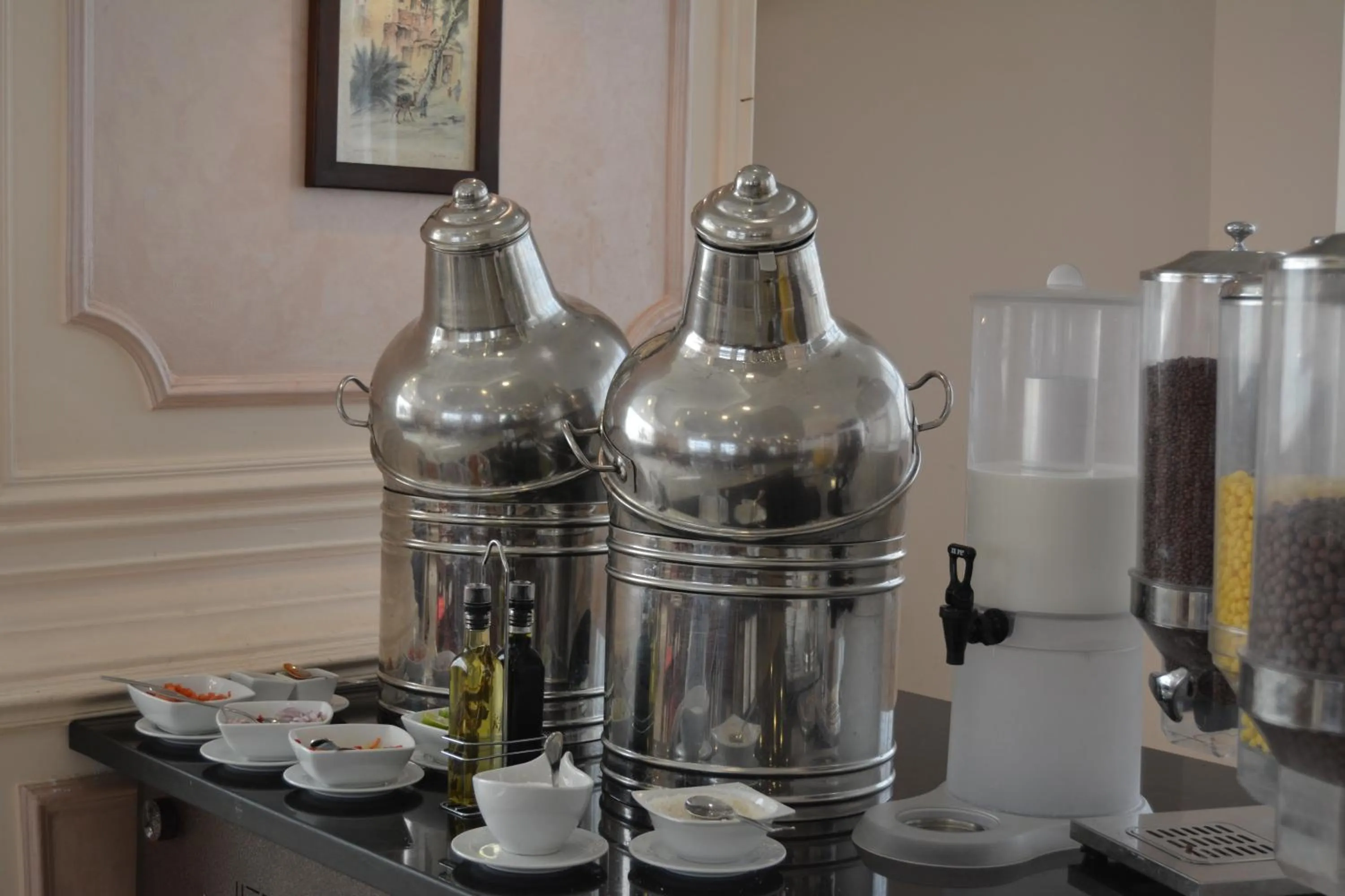 Restaurant/places to eat in The Guard Hotel