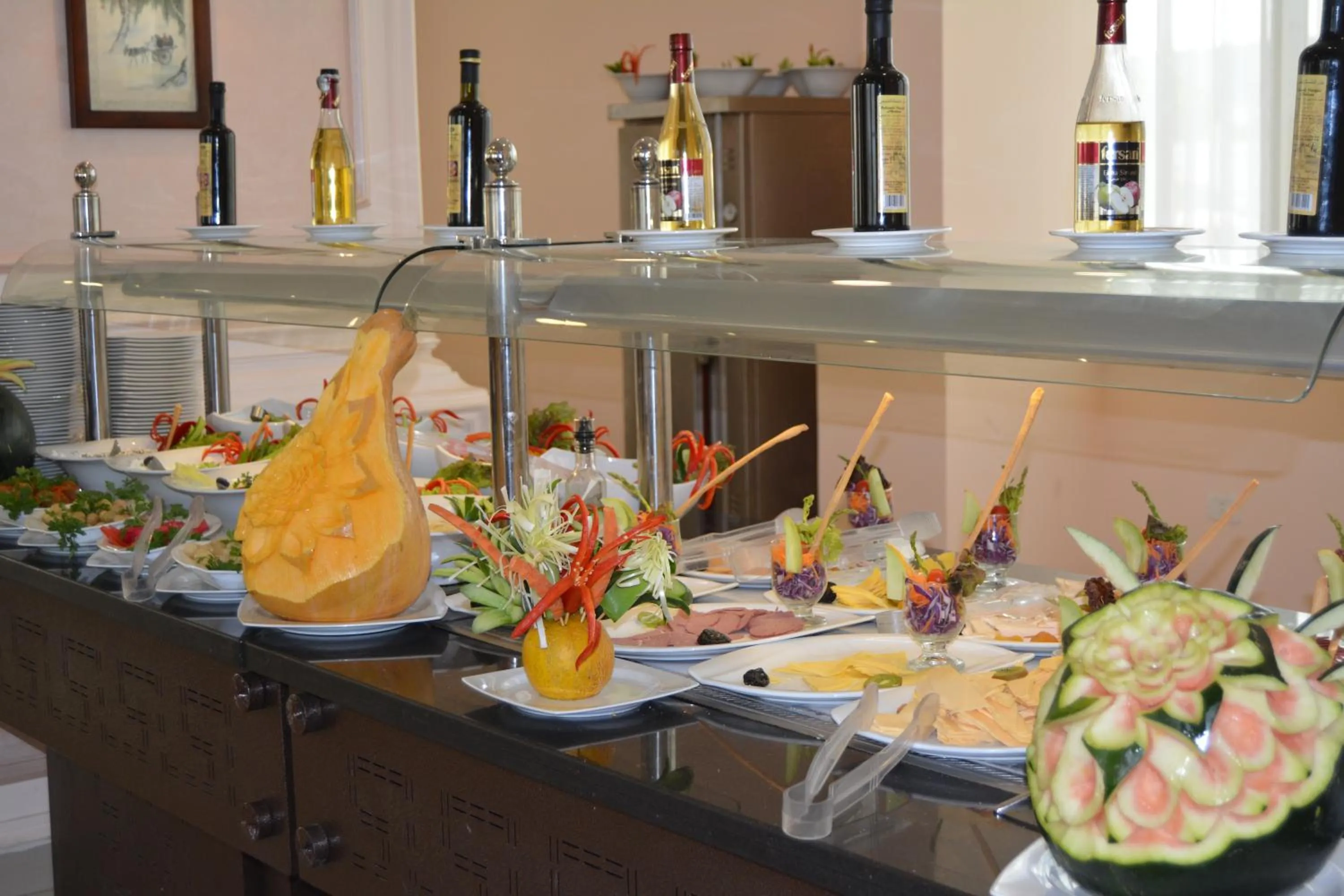 Restaurant/places to eat in The Guard Hotel