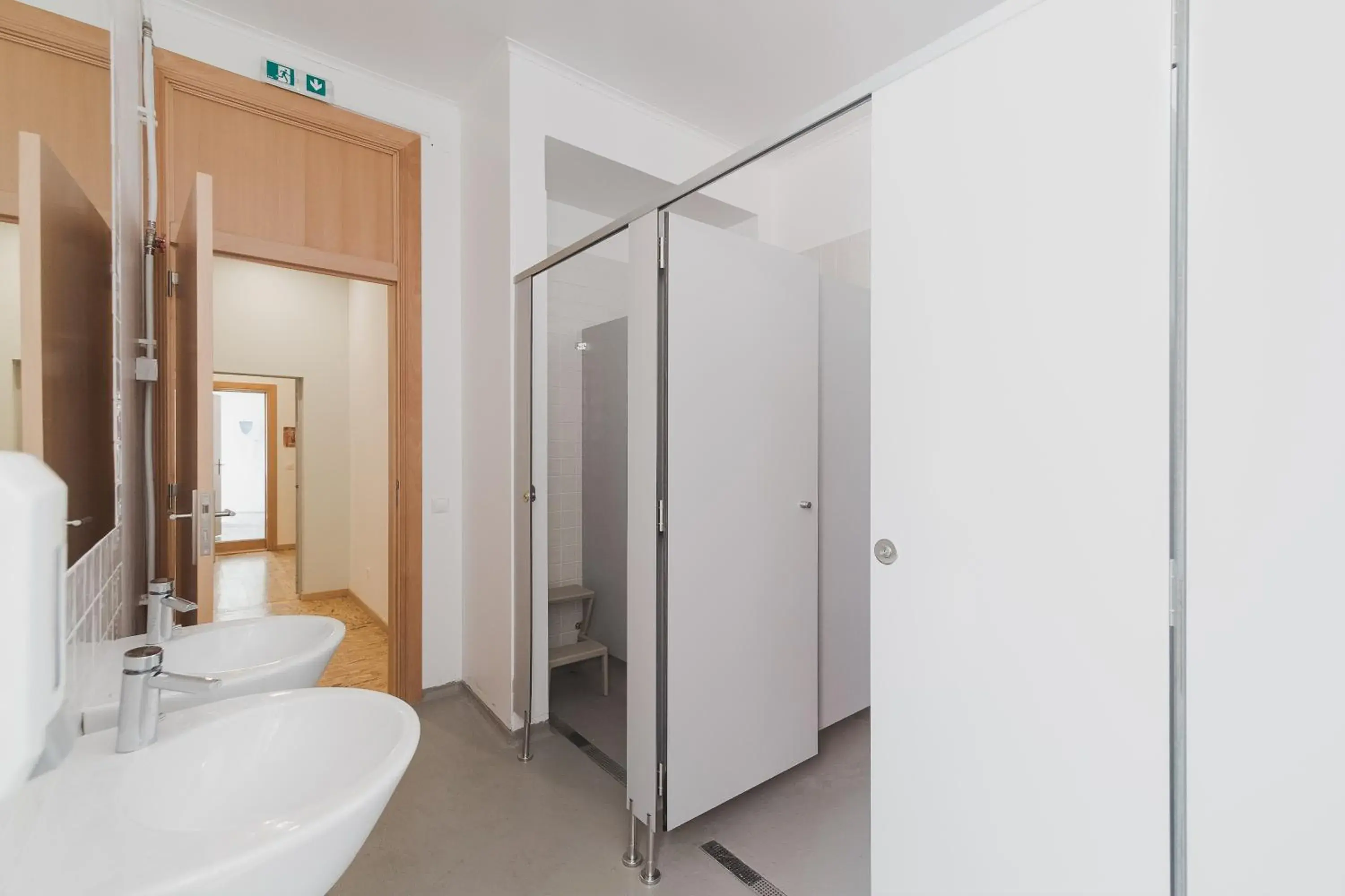 Double Room with Shared Bathroom in WOT Lisbon Patio Double Room with Shared Bathroom in WOT Lisbon Patio