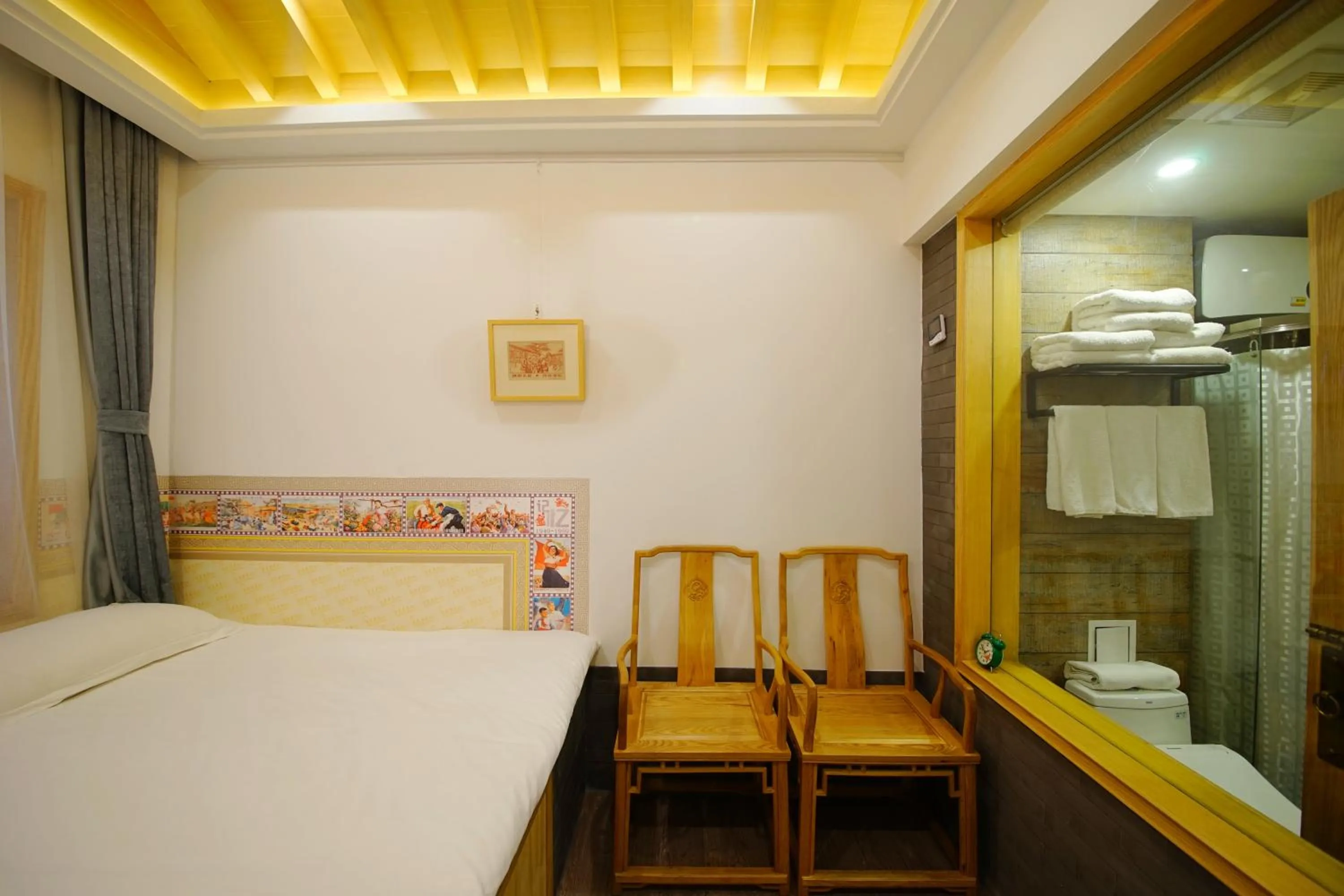 Photo of the whole room, Bed in Pipa Hotel Datong