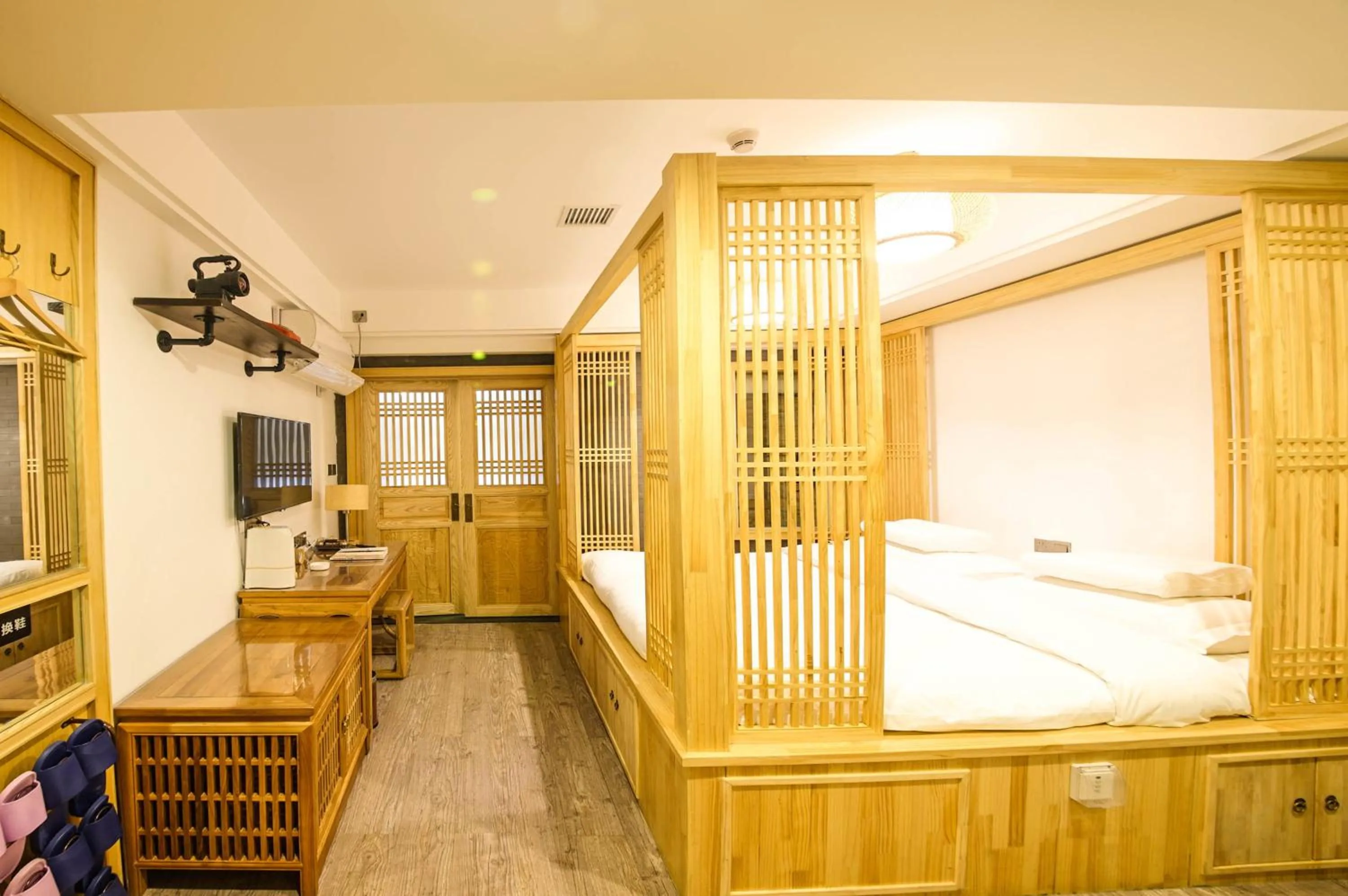 Photo of the whole room, Bed in Pipa Hotel Datong