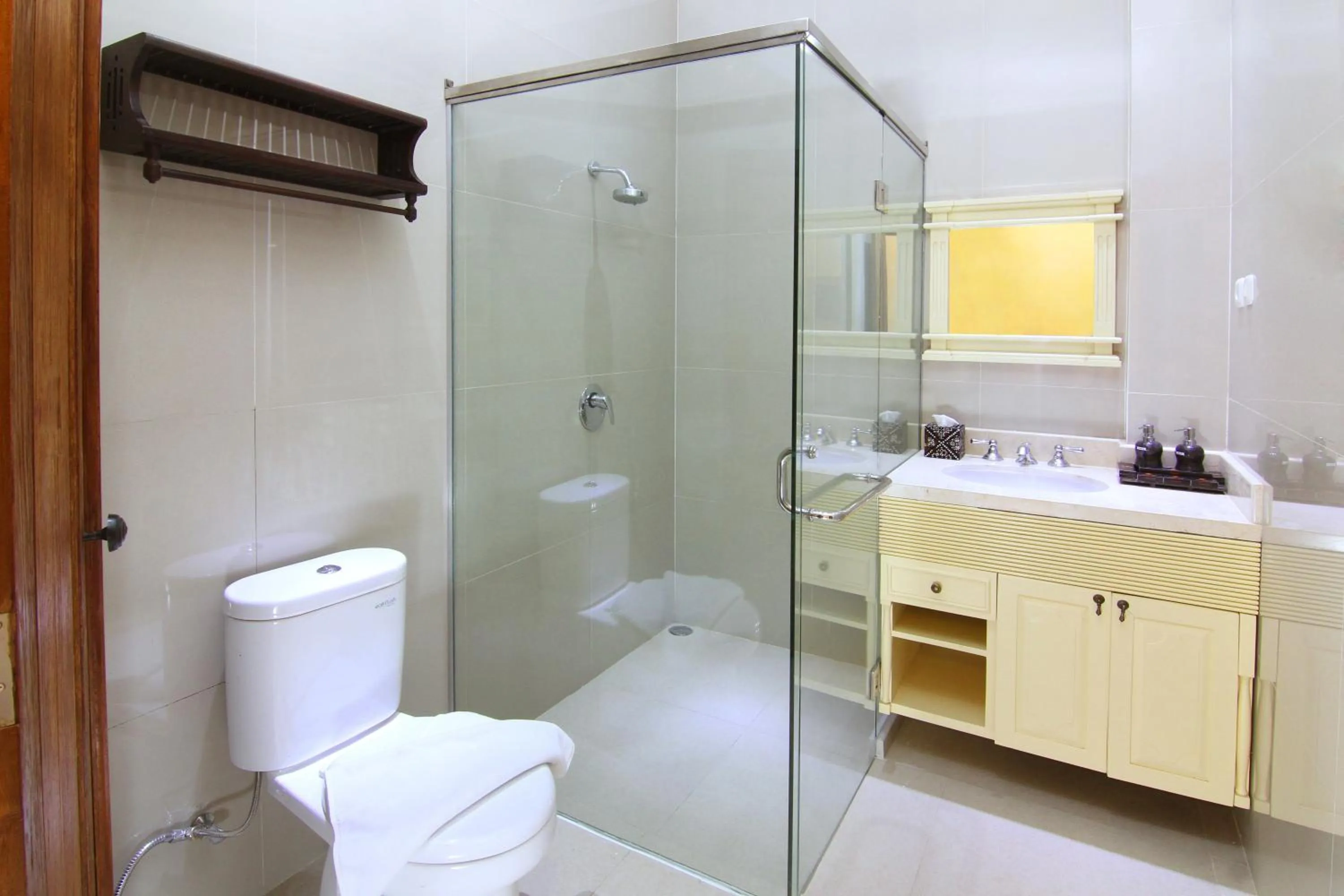 Shower in Java Villas Boutique Hotel & Resto