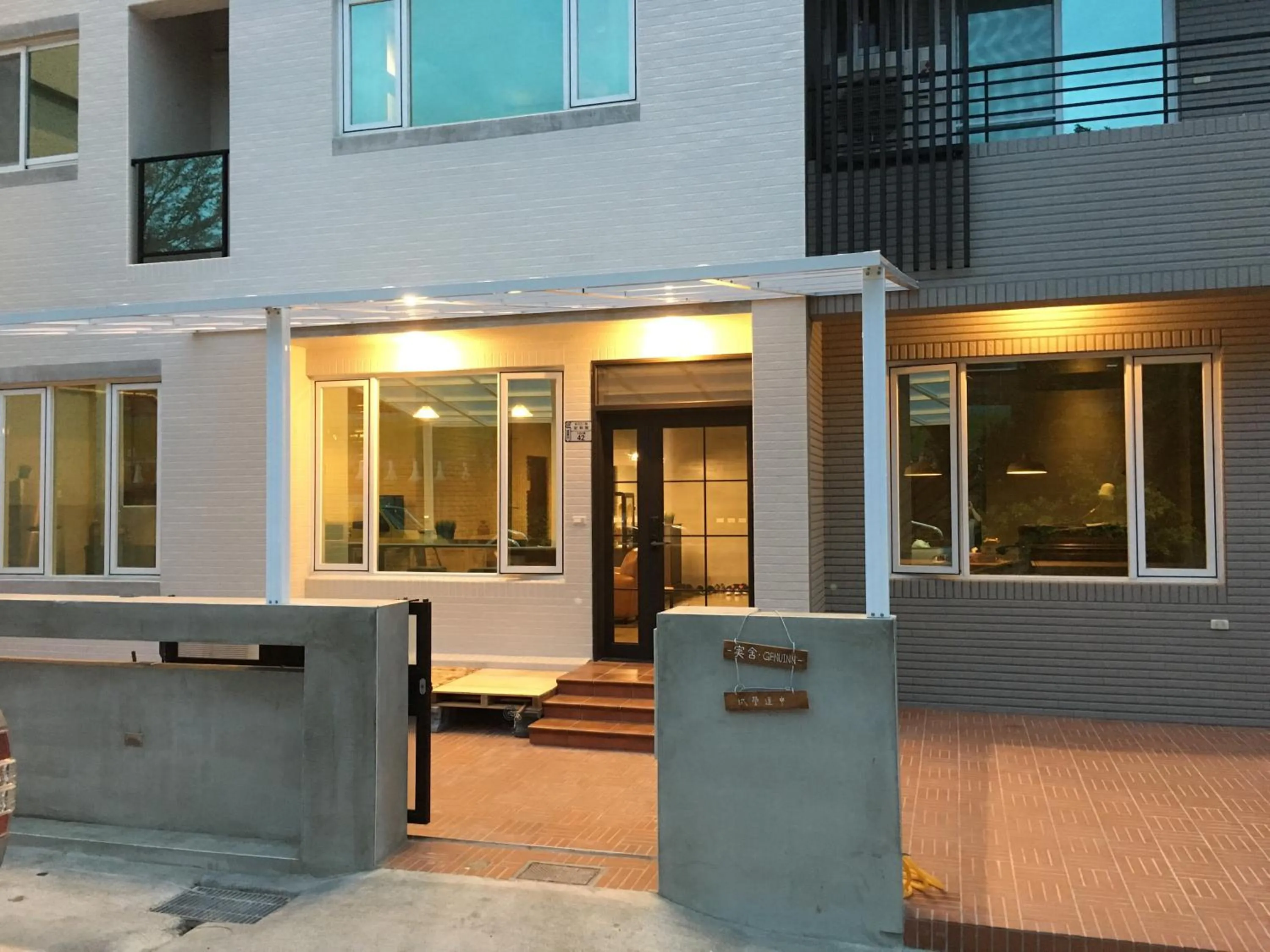 Facade/entrance in Genuinn