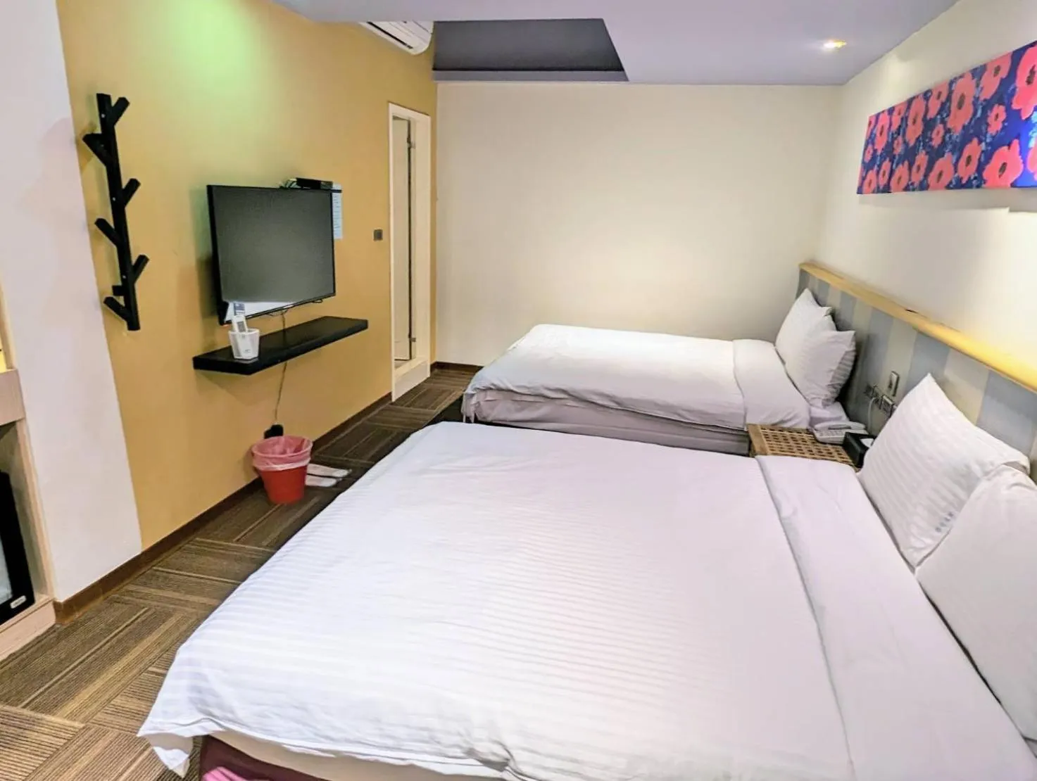 Property building, Bed in Macchi Hotel - Taipei