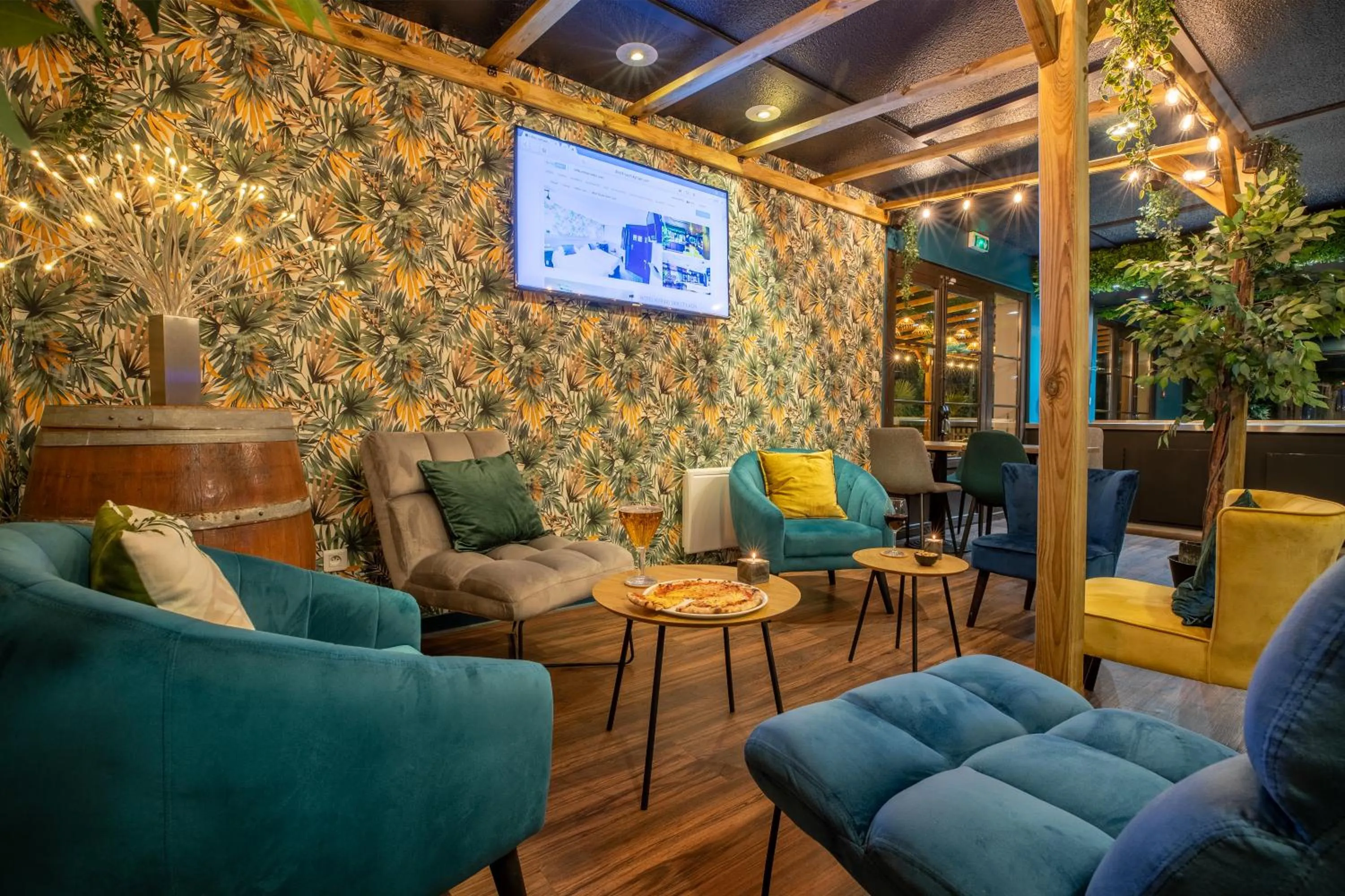 Communal lounge/ TV room in Kyriad Direct Laon