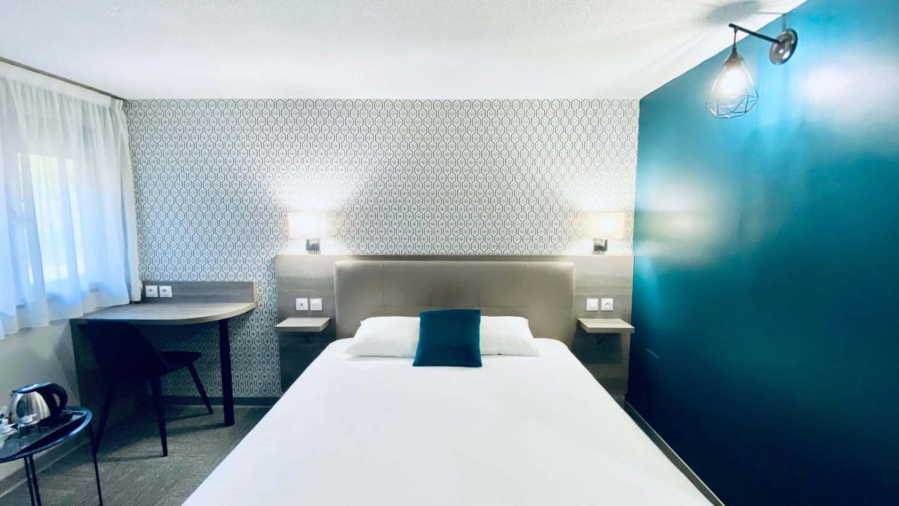 Bedroom, Bed in Kyriad Direct Laon