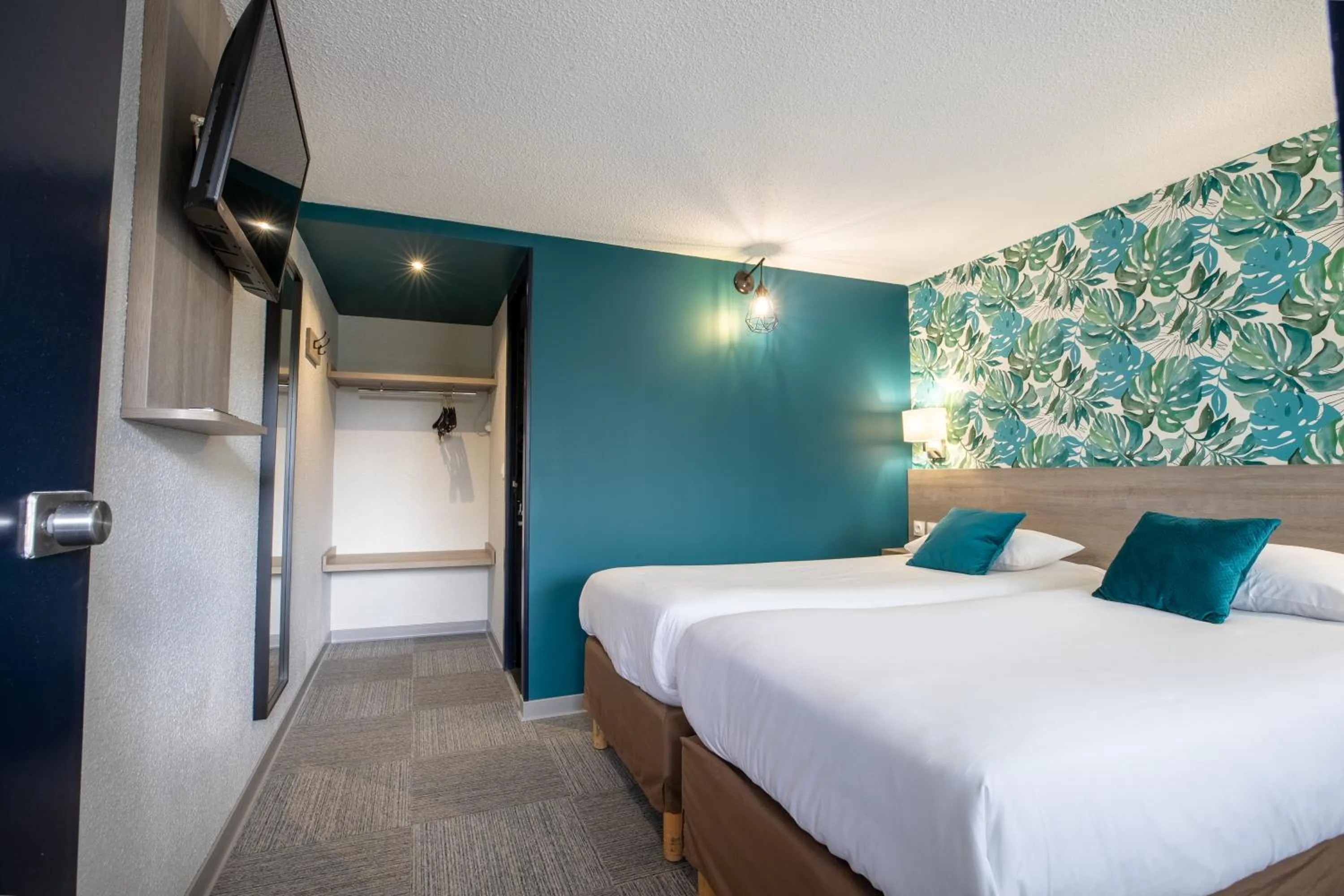 Bedroom, Bed in Kyriad Direct Laon