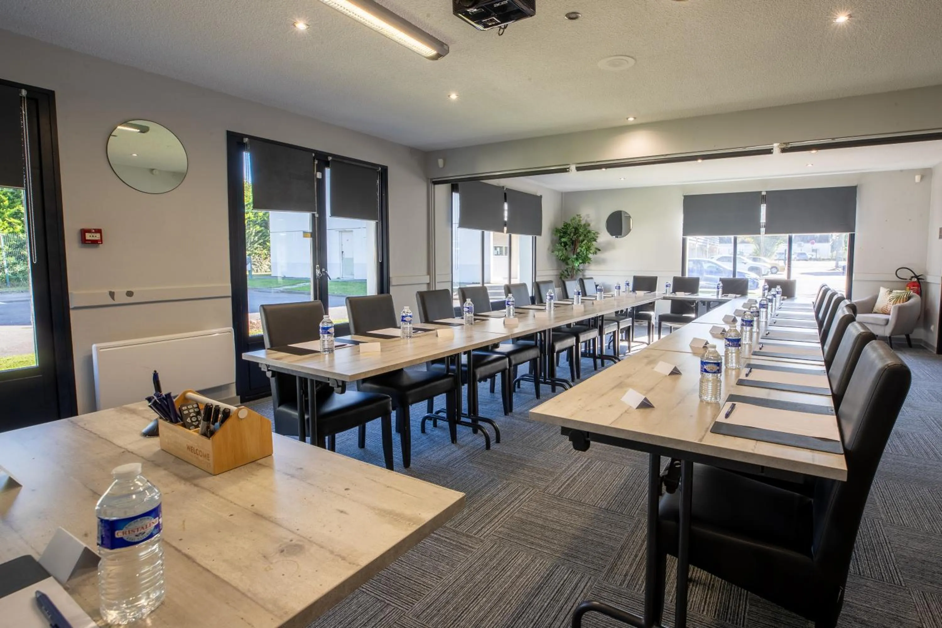 Seating area in Kyriad Direct Laon