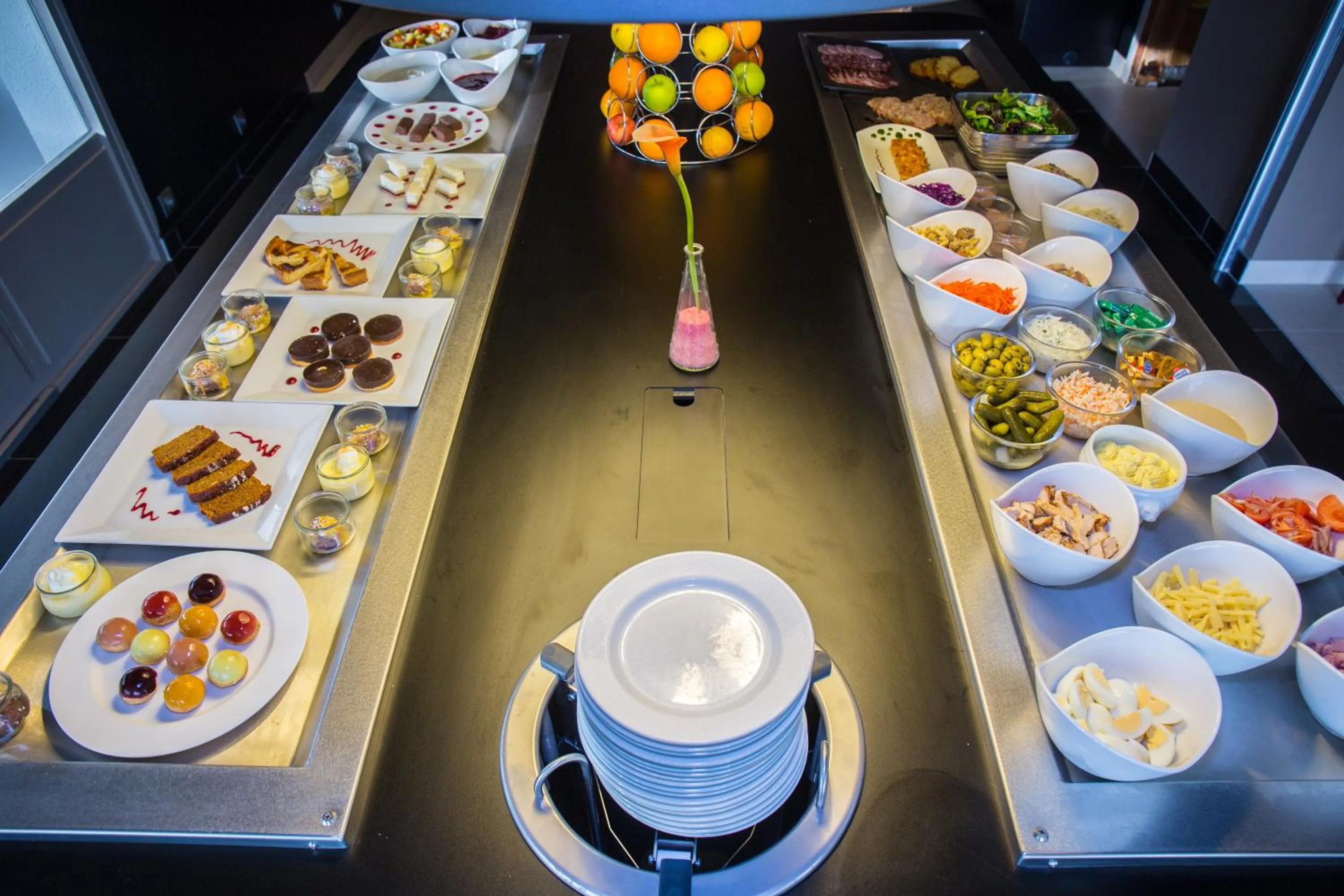 Restaurant/places to eat in Campanile Laval Ouest