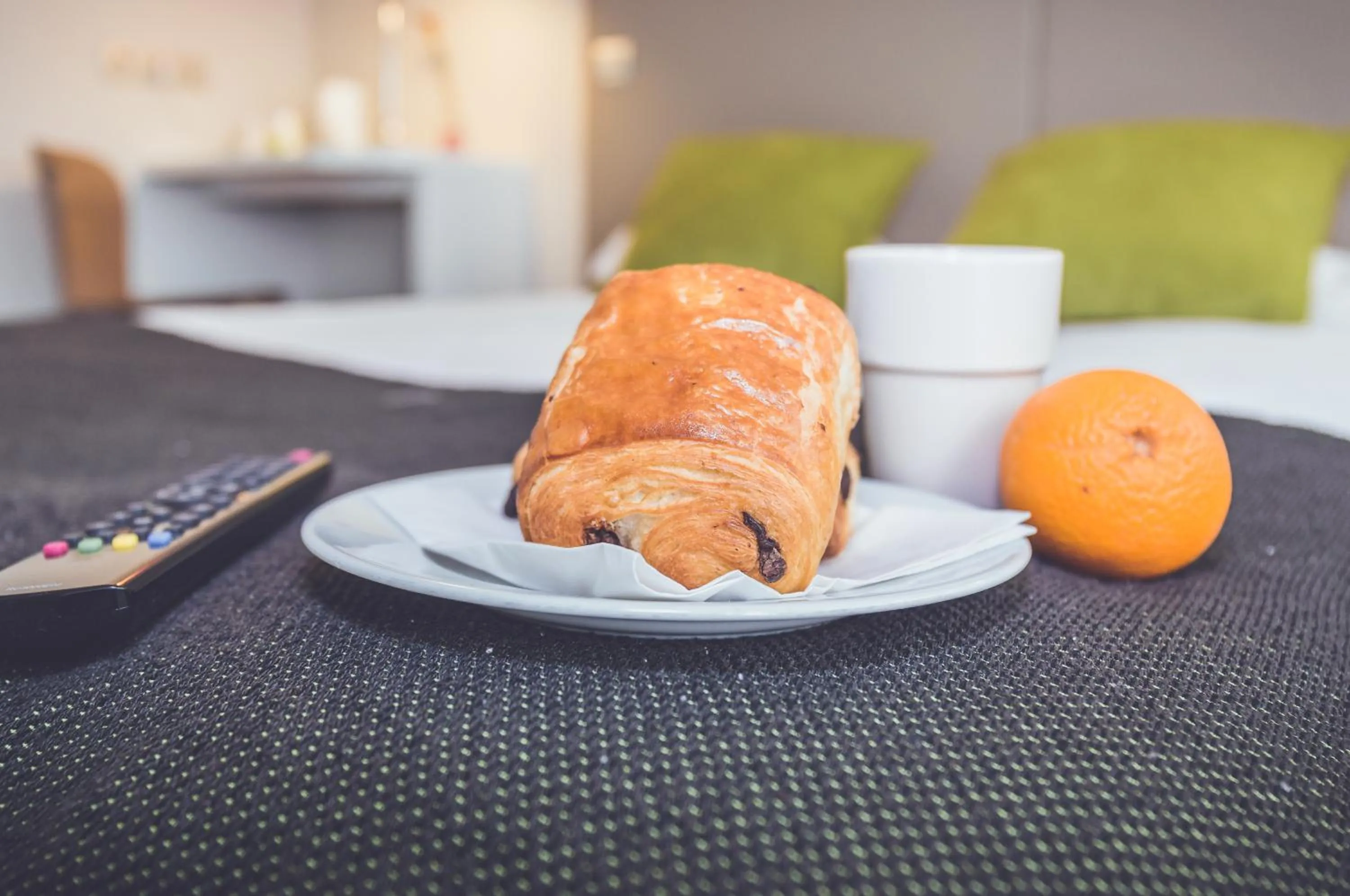 Bedroom in Campanile Laval Ouest