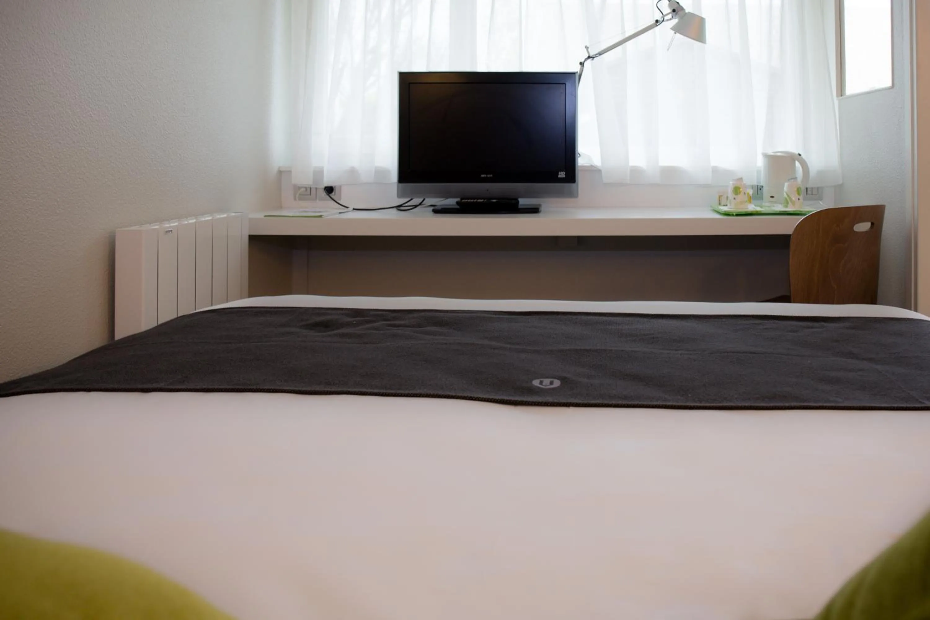 Bedroom, Bed in Campanile Laval Ouest